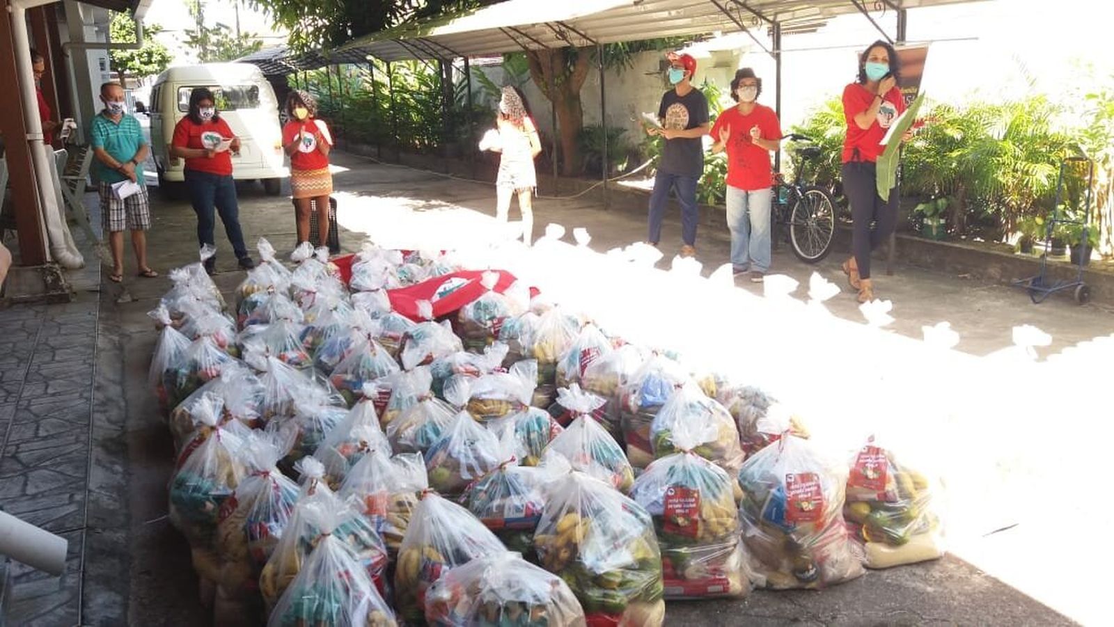 El Movimiento Sin Tierra distribuye alimentos en Belém
