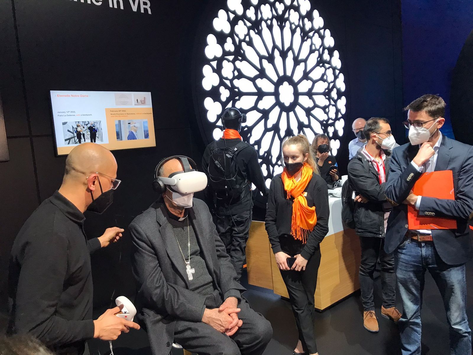 La visita virtual de Omella a Notre Dame en el Mobile Congress