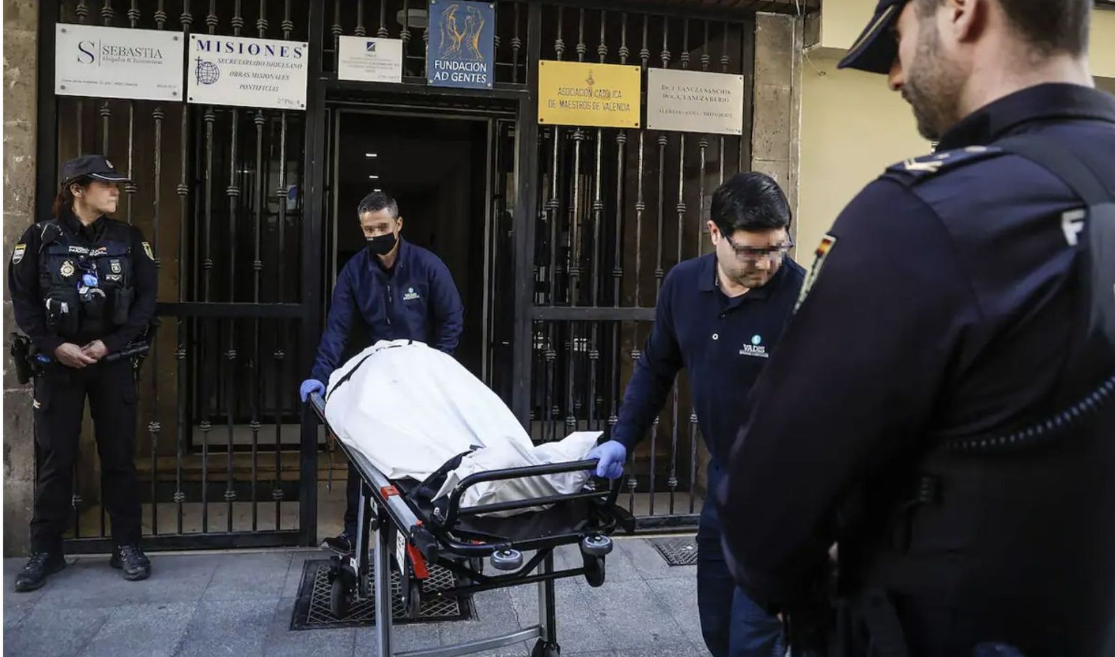 El cuerpo del canónigo asesinado