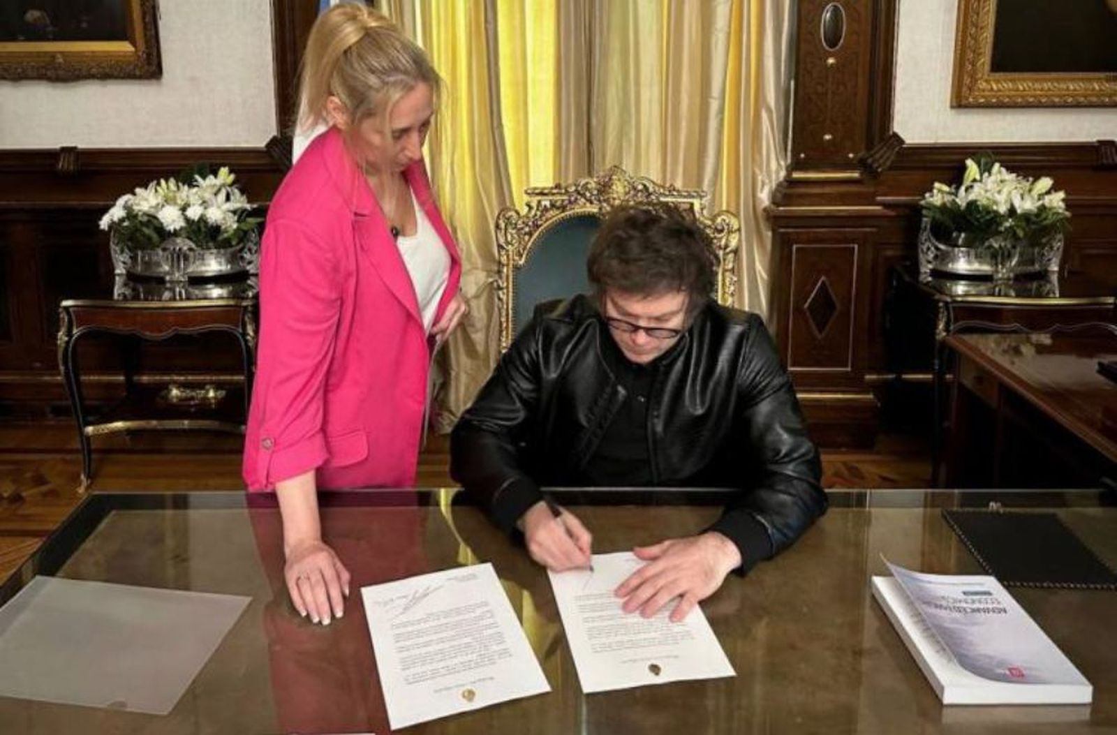 El Presidente junto a su hermana, Karina Milei