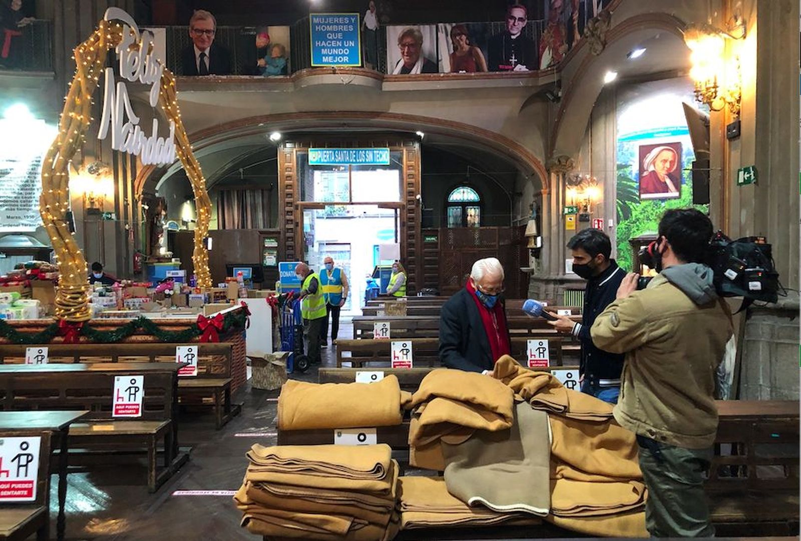 Mensajeros de la Paz y los taxistas de Madrid, con los sin techo