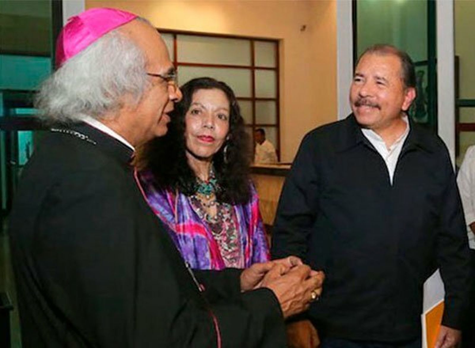 El cardenal Brenes, con Rosario Murillo y Daniel Ortega