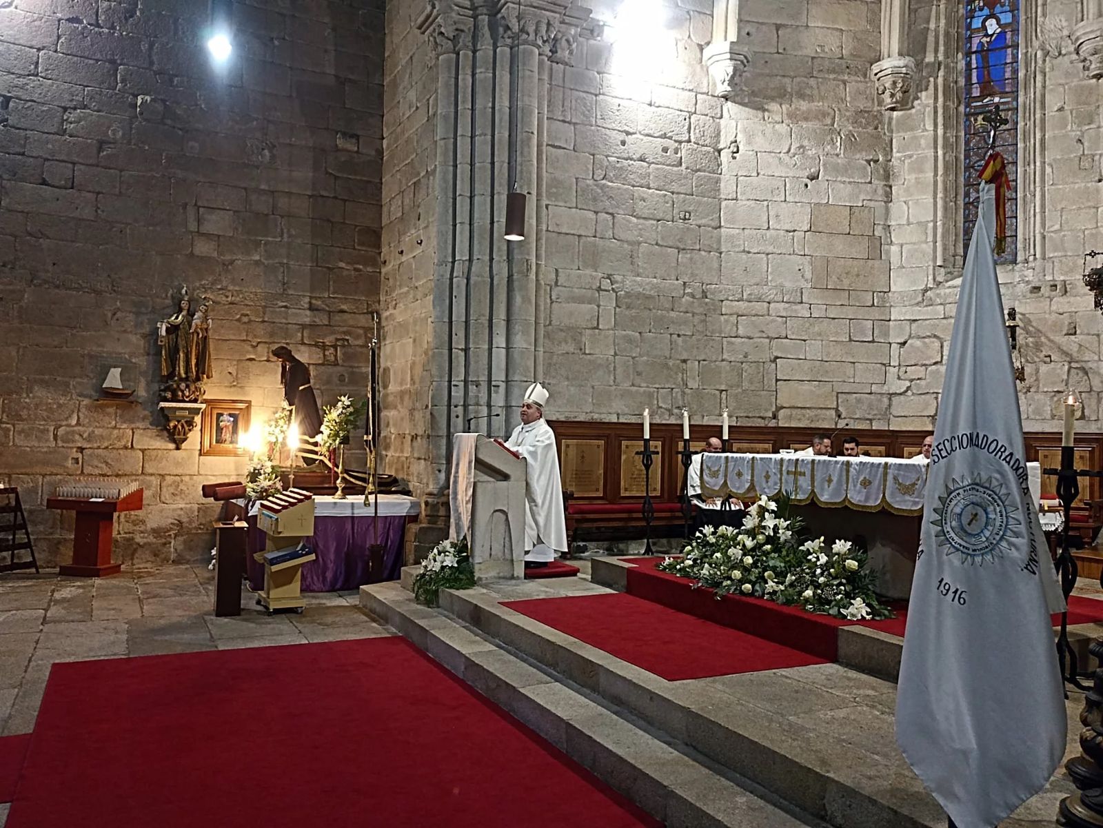 Misa en la Iglesia de San Martiño de Noia