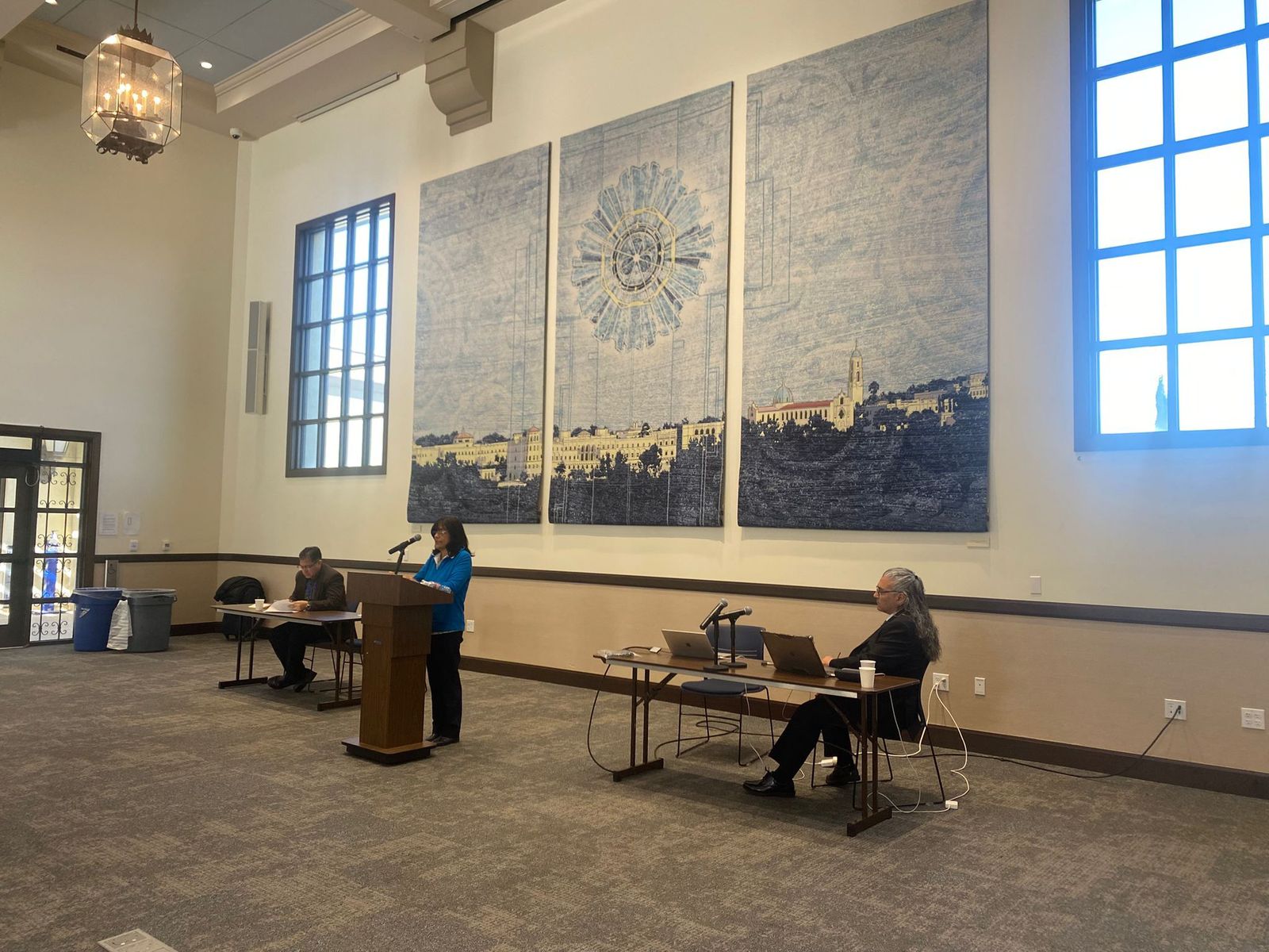 Consuelo Vélez, durante su intervención