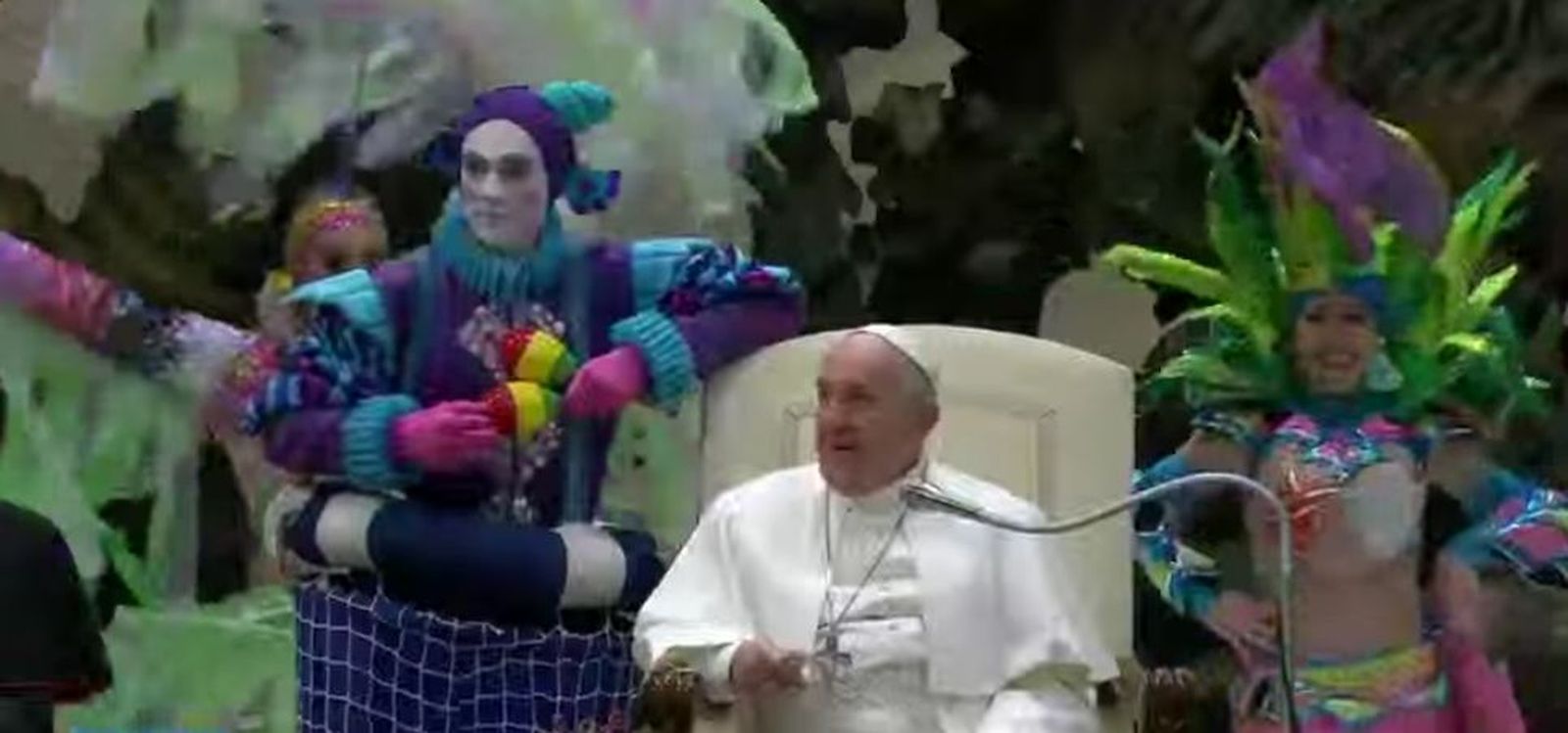 Sesión de circo para el Papa