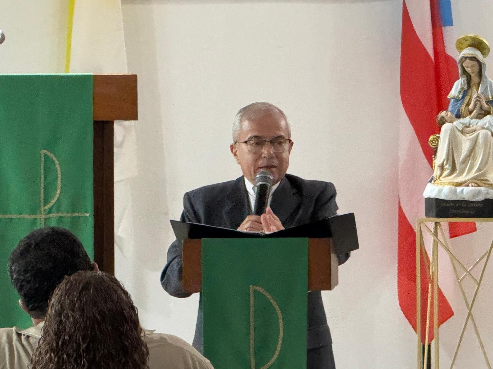 Arzobispo Roberto González Nieves