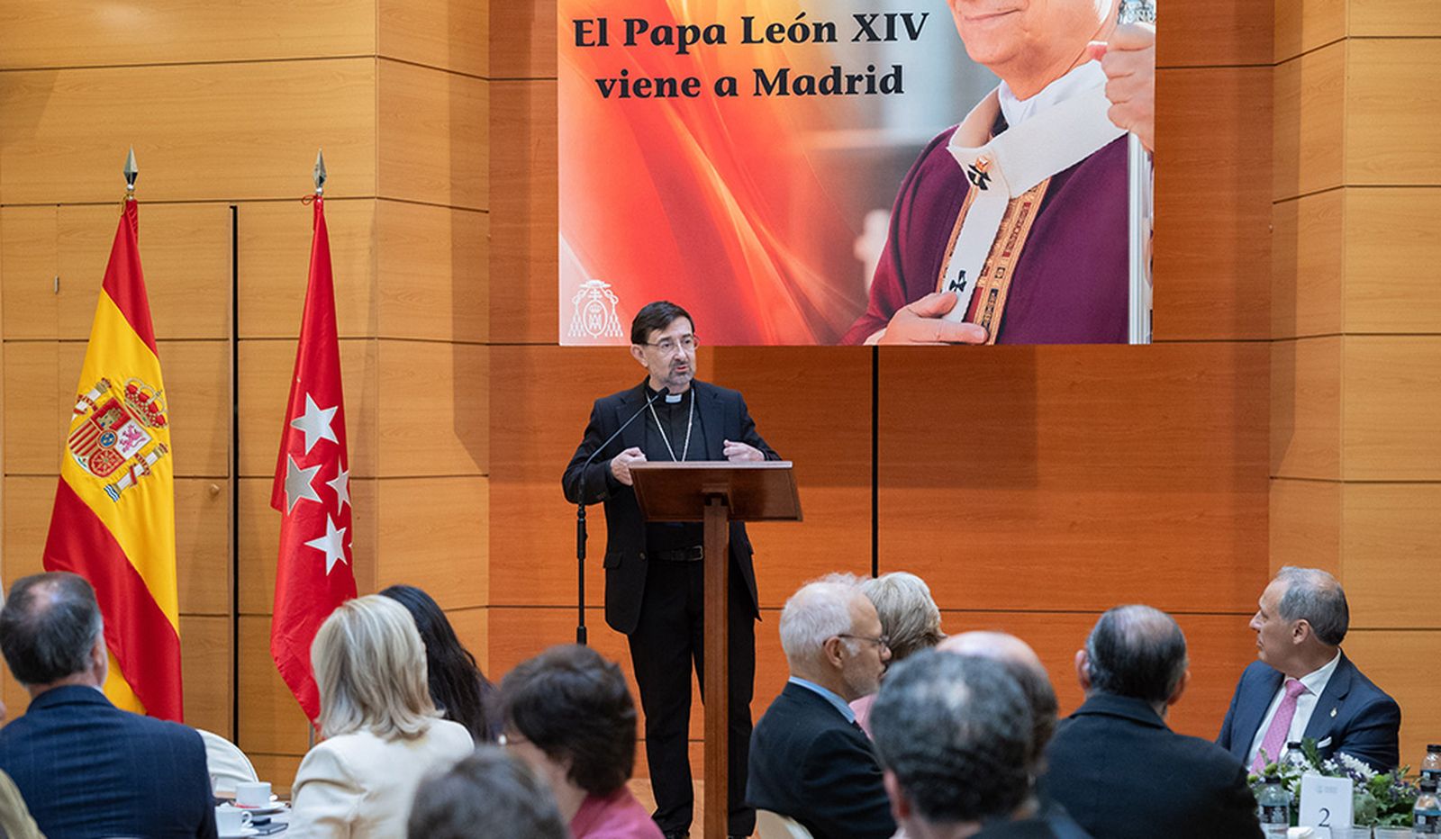 Cardenal Cobo durante un desayuno de trabajo en la Universidad Eclesiástica San Dámaso