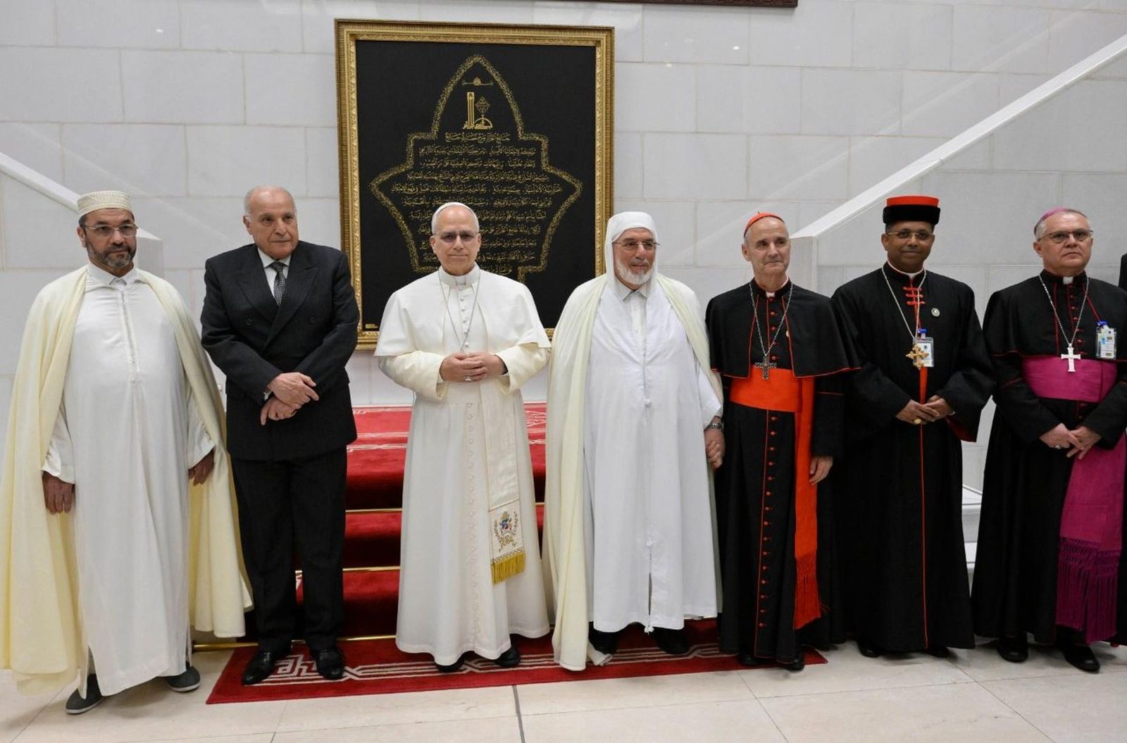 León XIV en la Gran Mezquita de Argel con el cardenal George J. Koovakad