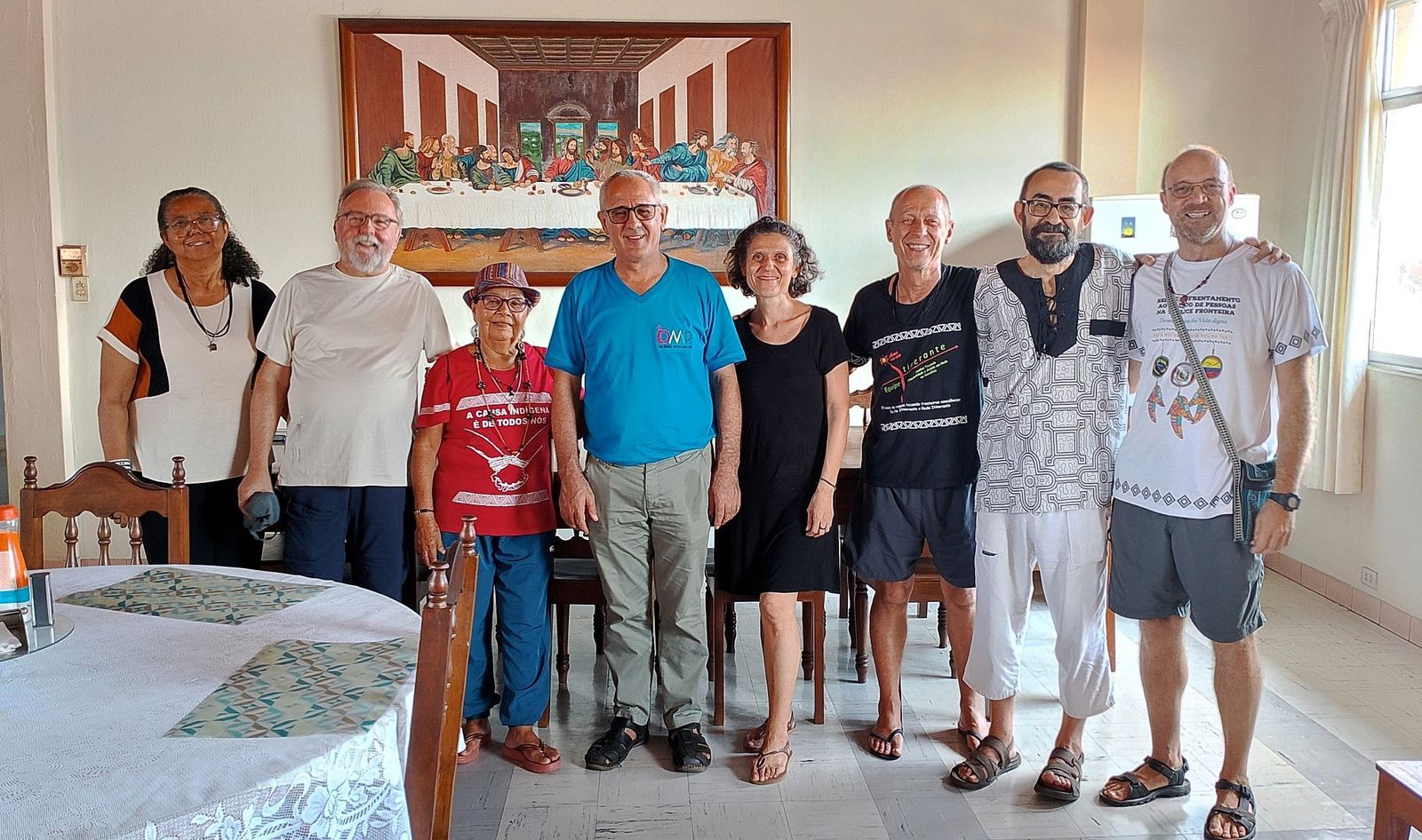 Miembros del Equipo Itinerante, con el obispo de Iquitos