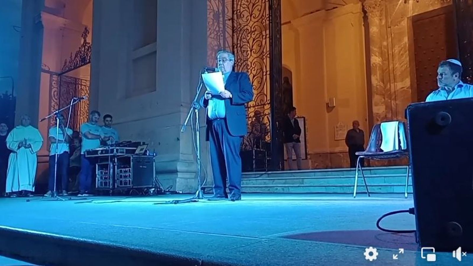 Monseñor Rossi sj.  en el acto de apoyo al centro de recuperación de adictos en Córdoba (Argentina)