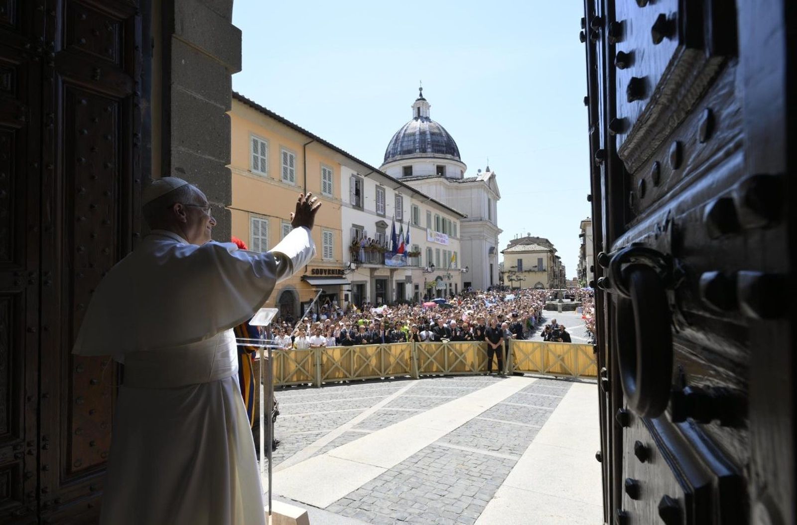 El Papa saluda a los fieles desde Castel Gandolfo