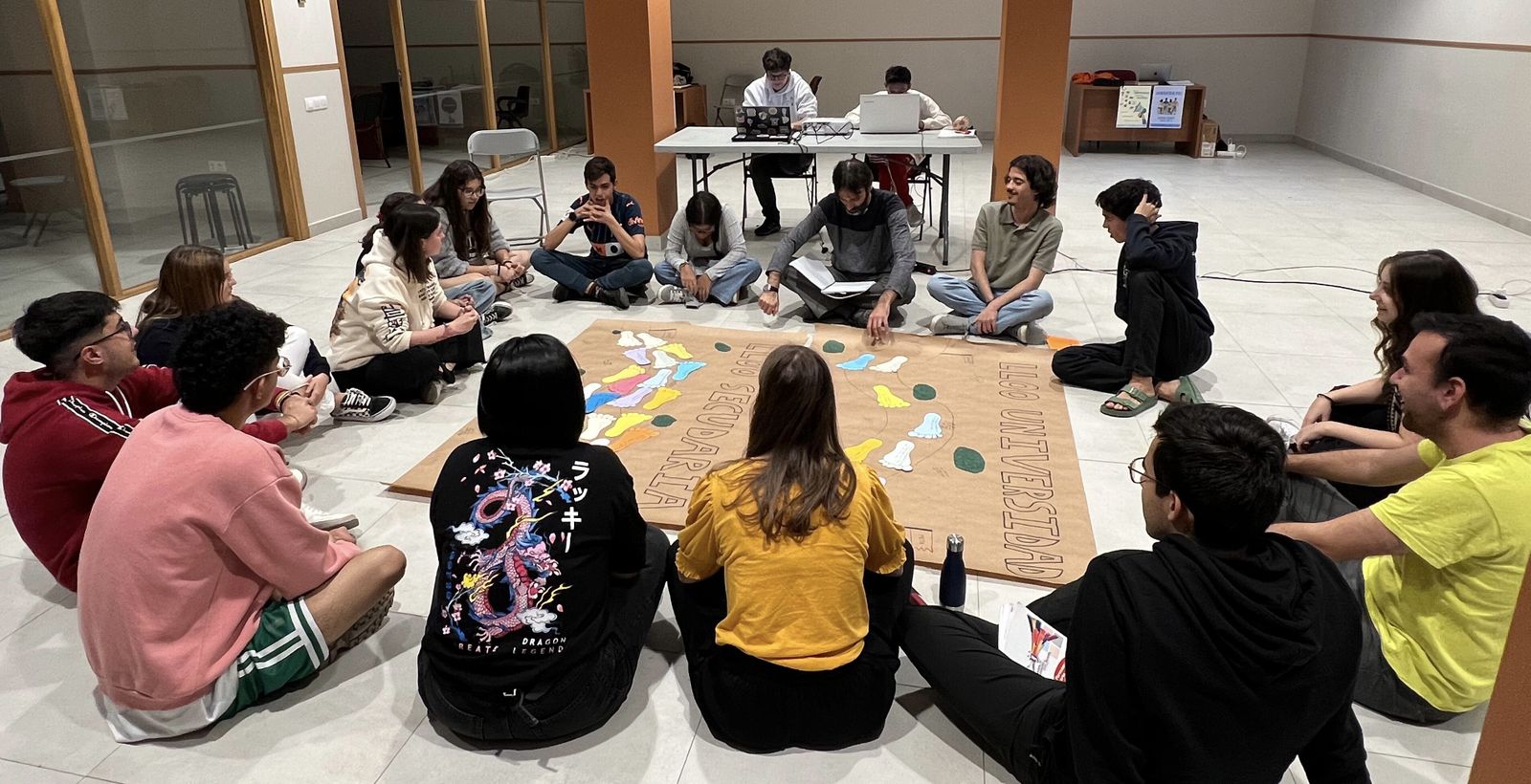 "Despojarse para poder entregarse y ser de los pobres"   (XXVIII Ordinario)