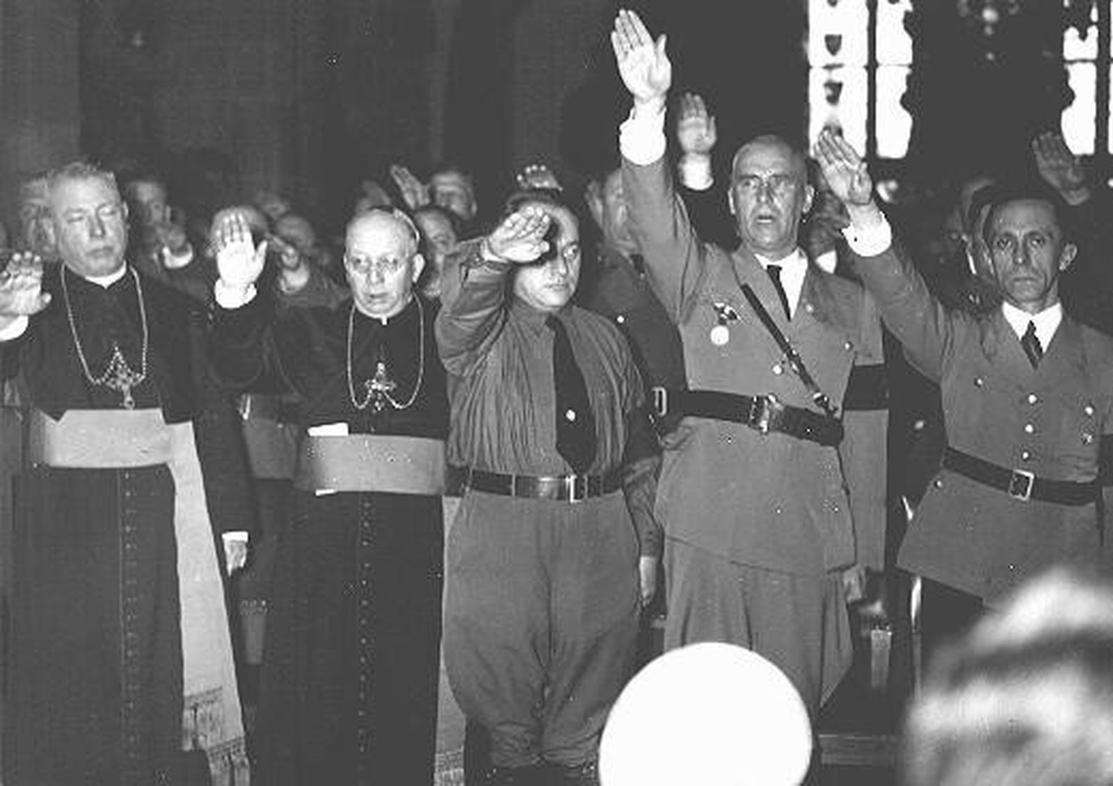 Los obispos alemanes cómplices del nazismo