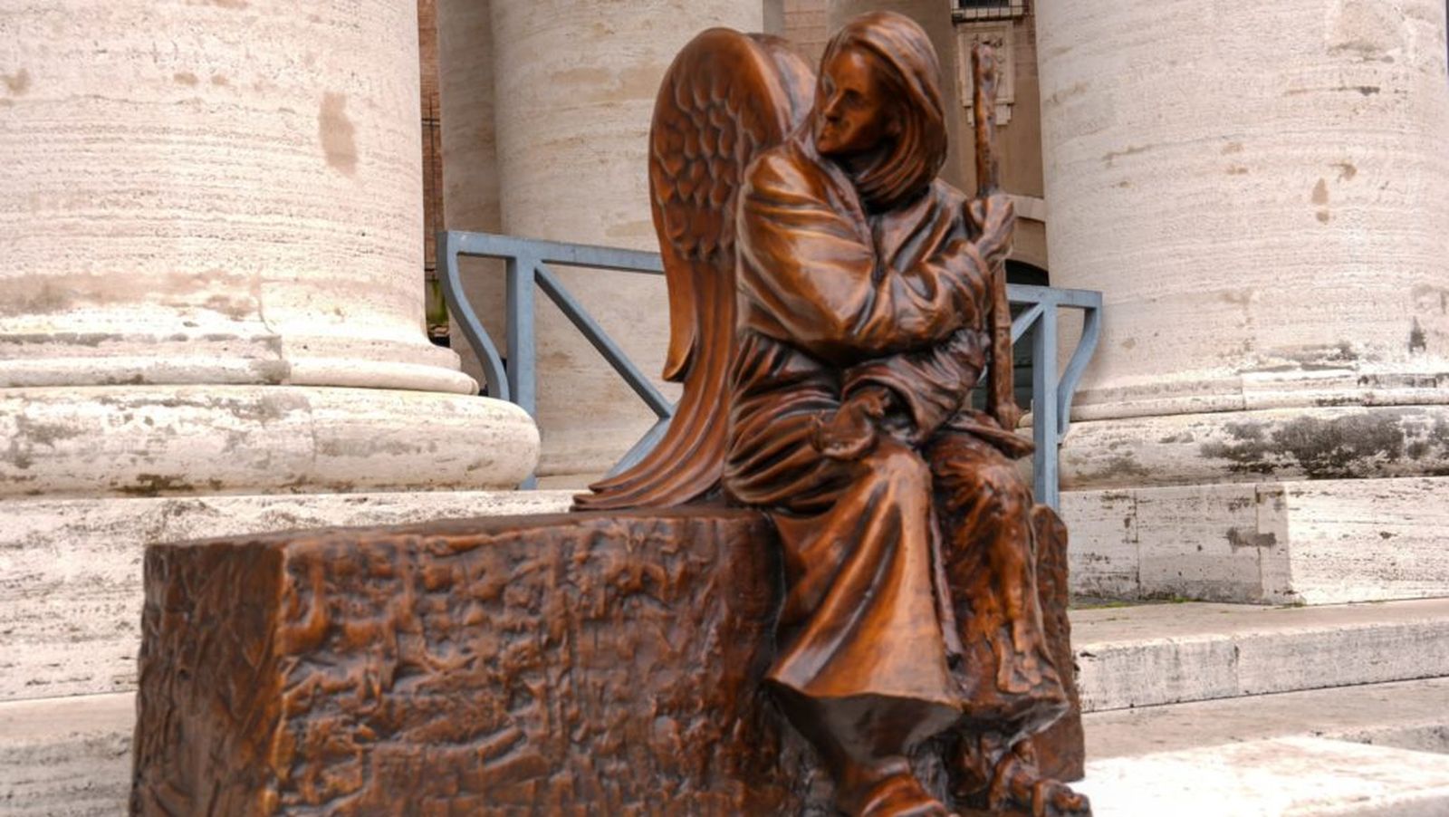 ?Sed acogedores', de Timothy Schmalz, en la plaza de San Pedro