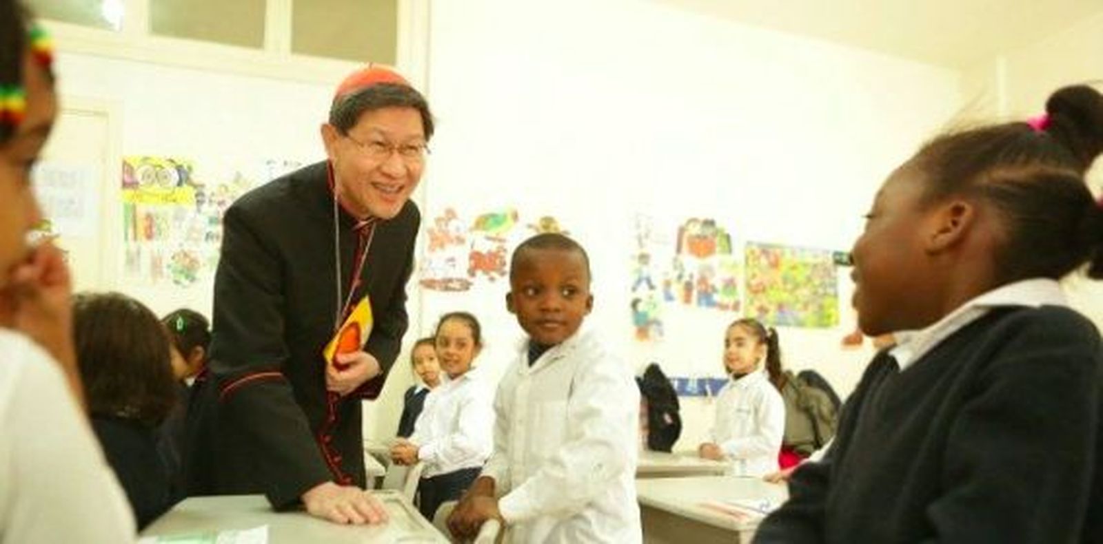 Tagle, en un colegio de Filipinas