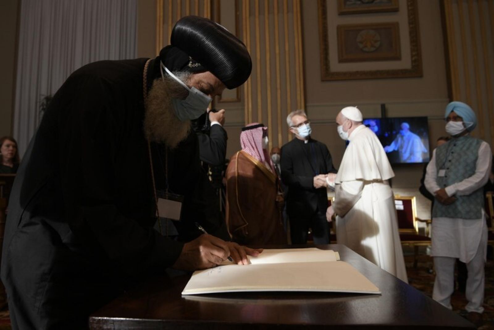 Firma del documento de líderes religiosos y científicos ante la COP26