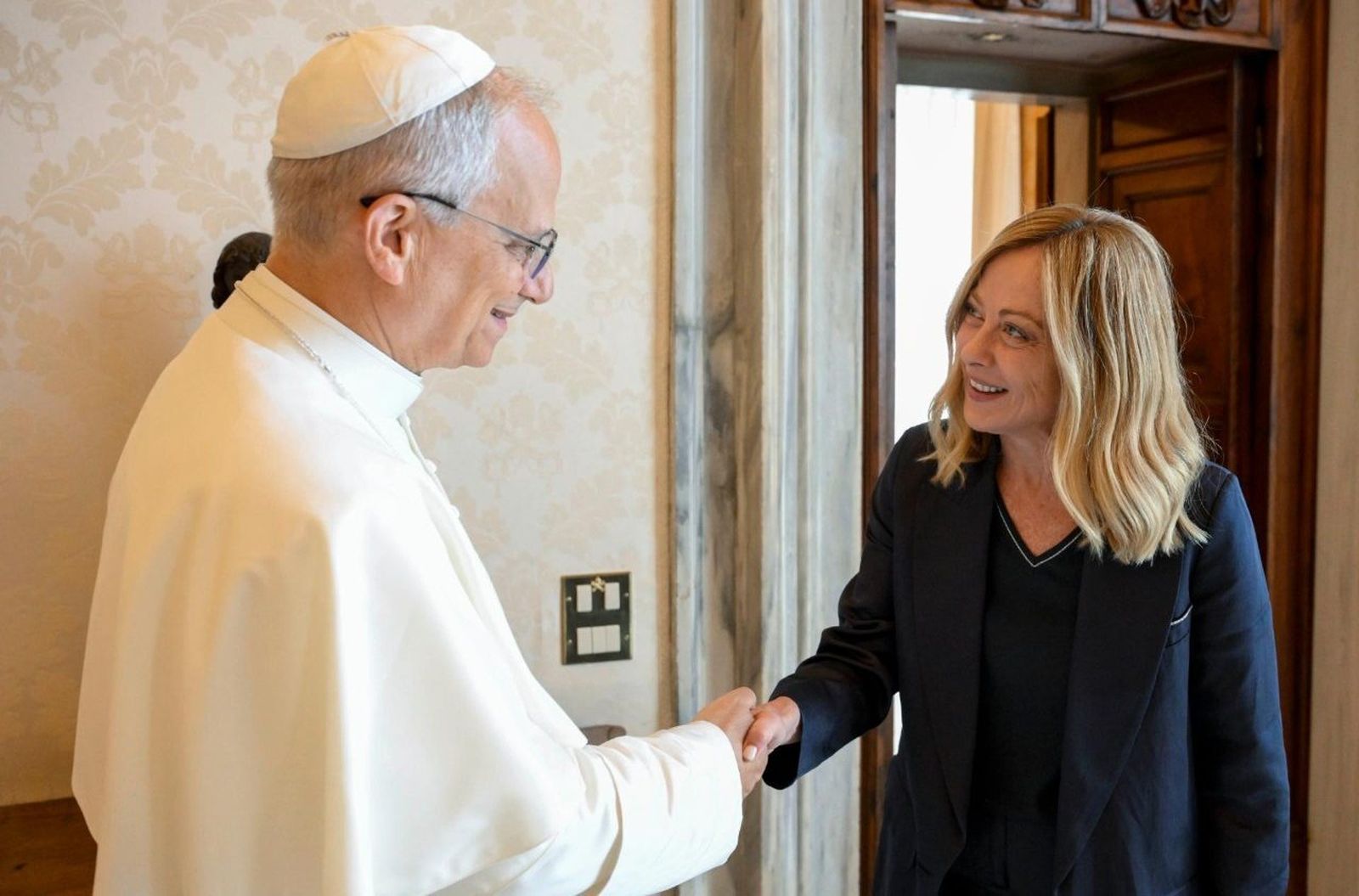El Papa, con Giorgia Meloni