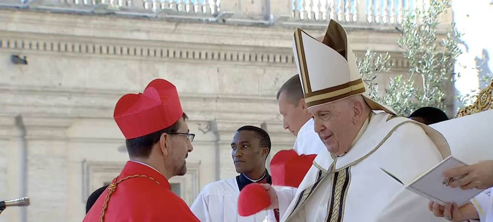 El Papa entregó la birreta cardenalicia a Cobo en septiembre de 2023