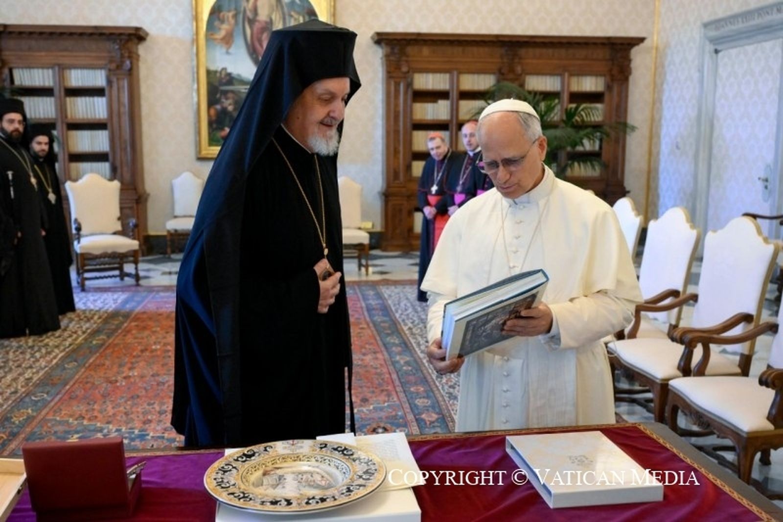 Intercambio de regalos entre el Papa y el delegado de Bartolomé