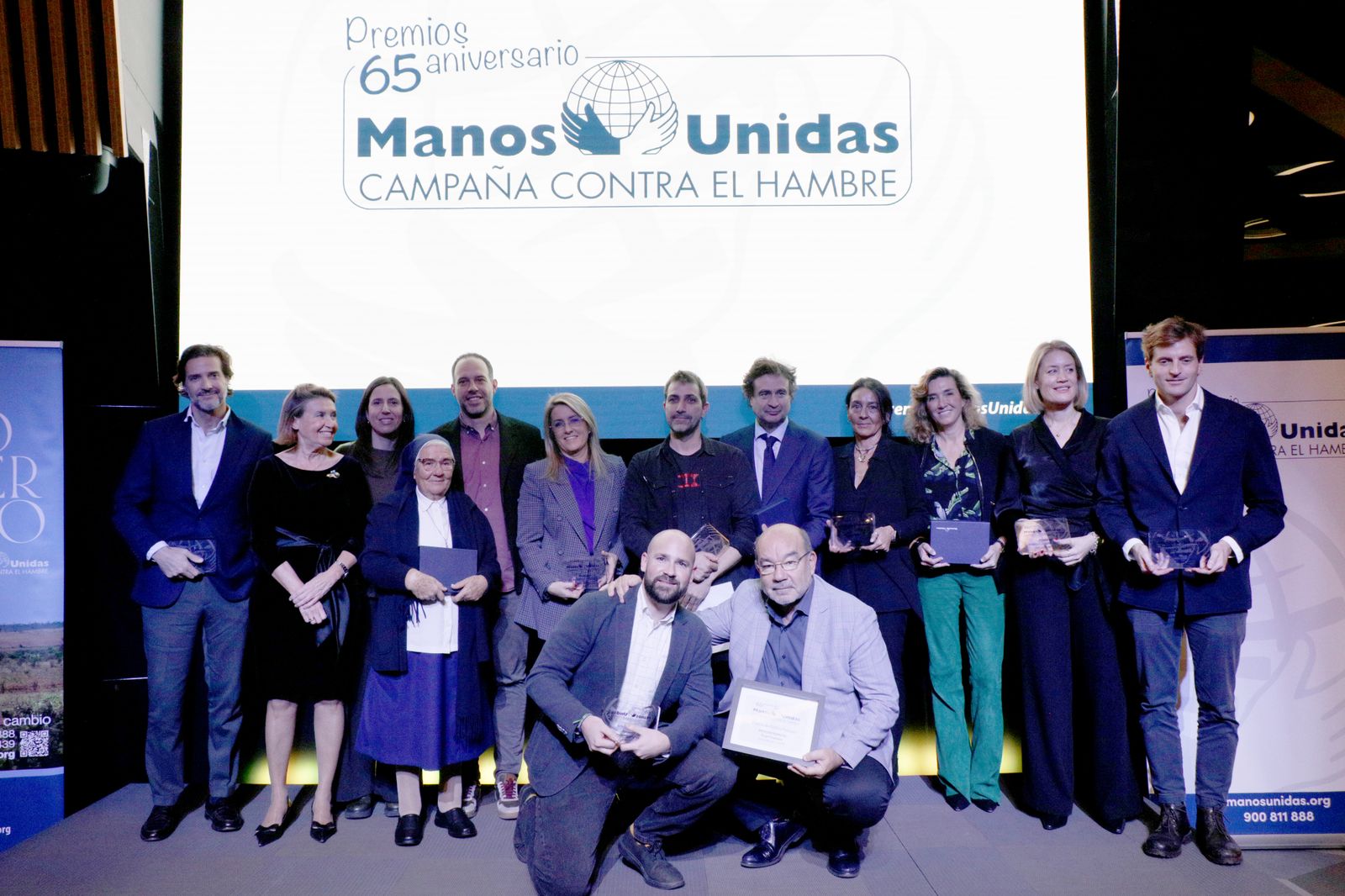 Foto de familia de los premios Manos unidas