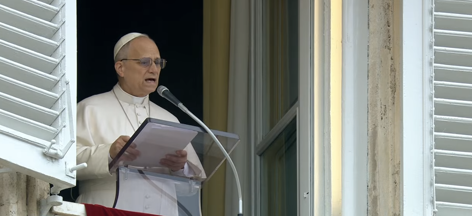 León XIV, durante el Angelus