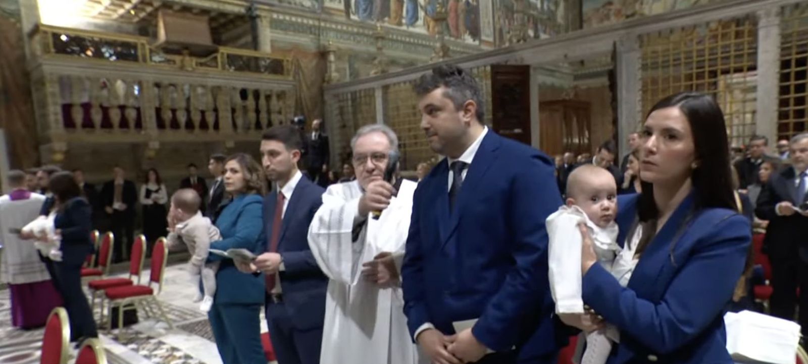 Algunos de los pequeños, junto a sus padres