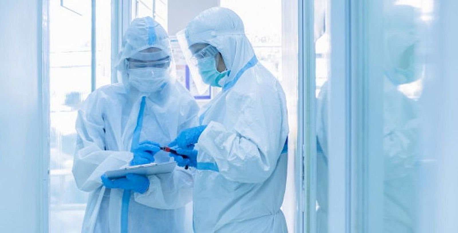 Sanitarios enfrentan los brotes de coronavirus