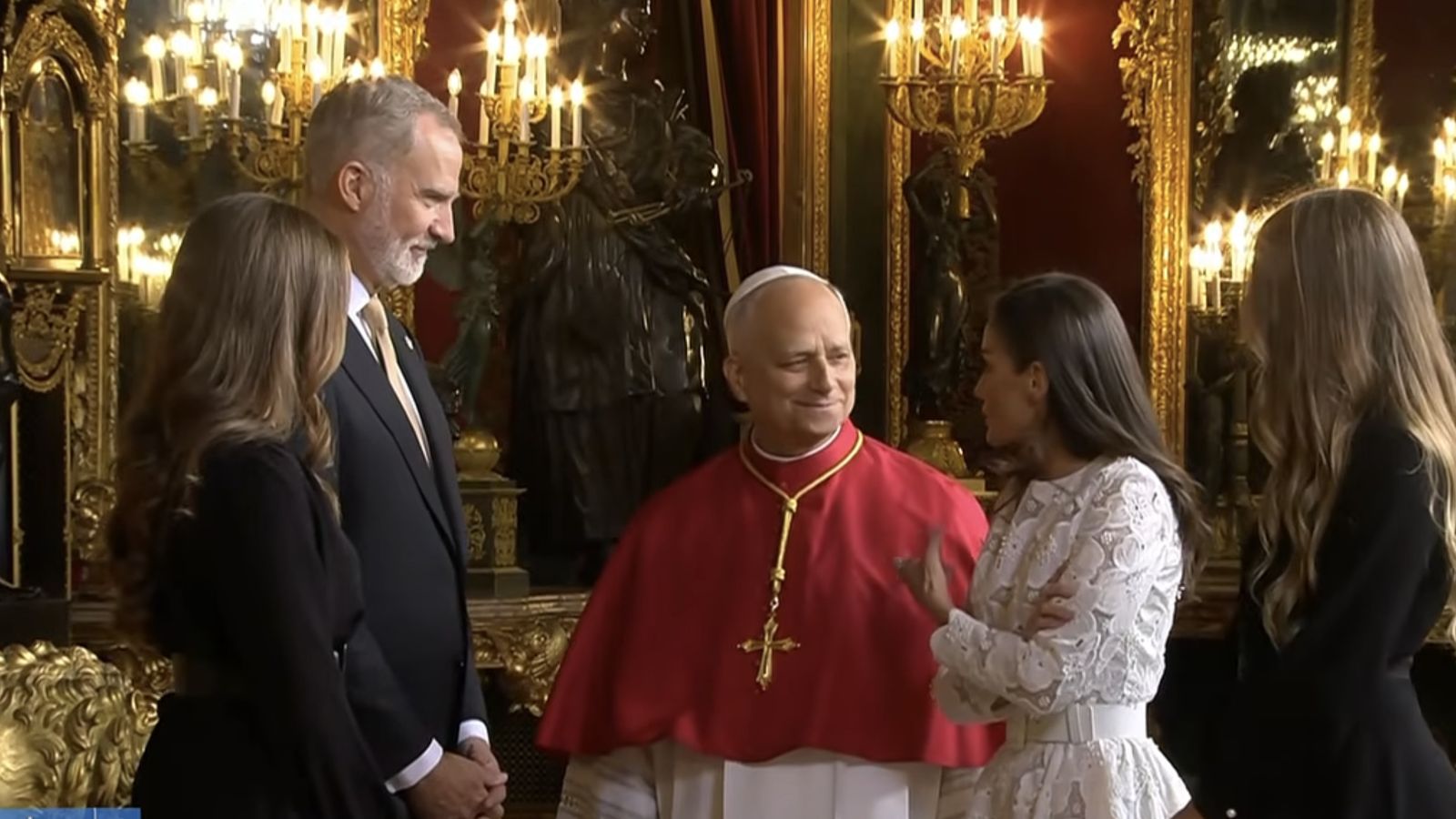 El Papa conversa con la Familia Real