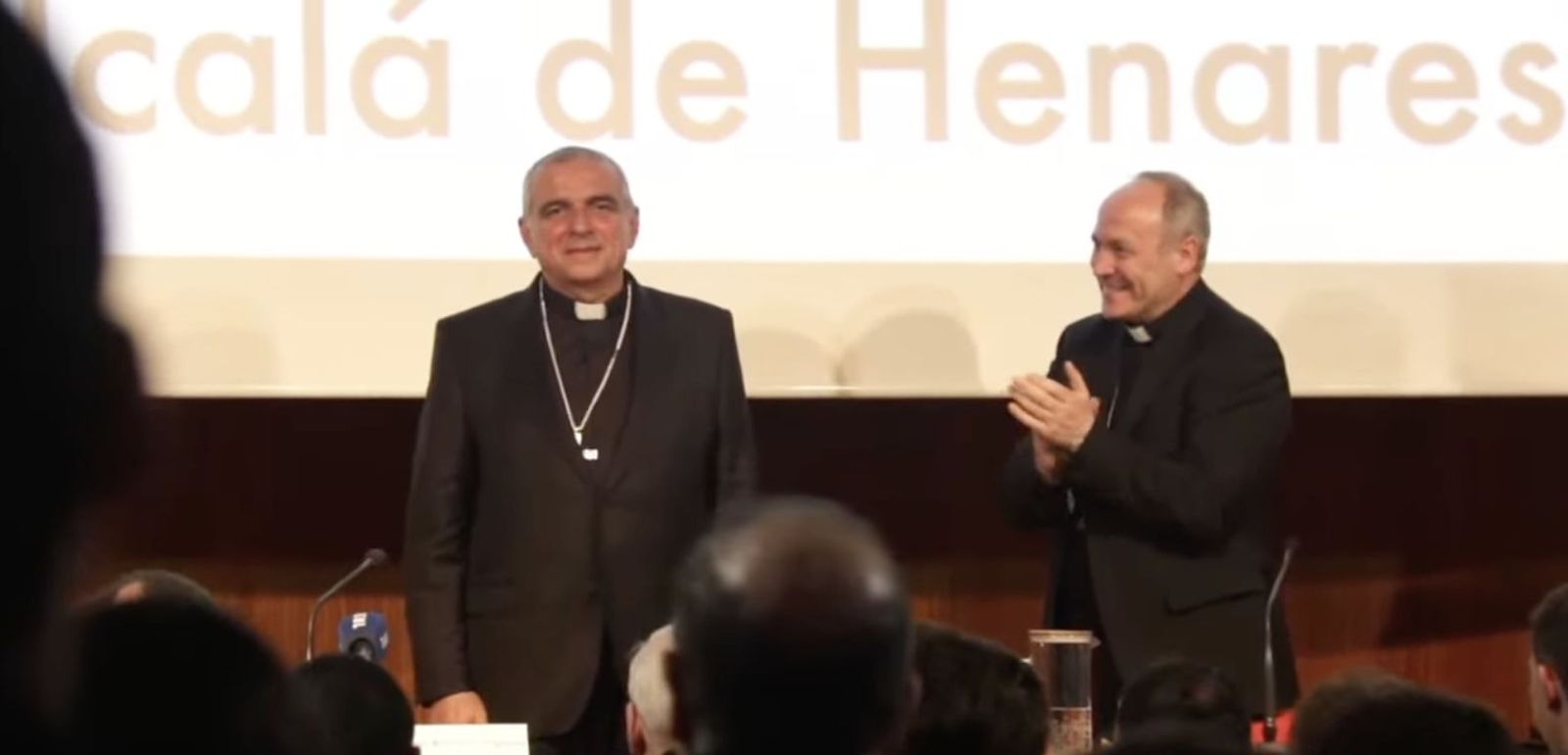 Ángel Román, junto al obispo de Alcalá