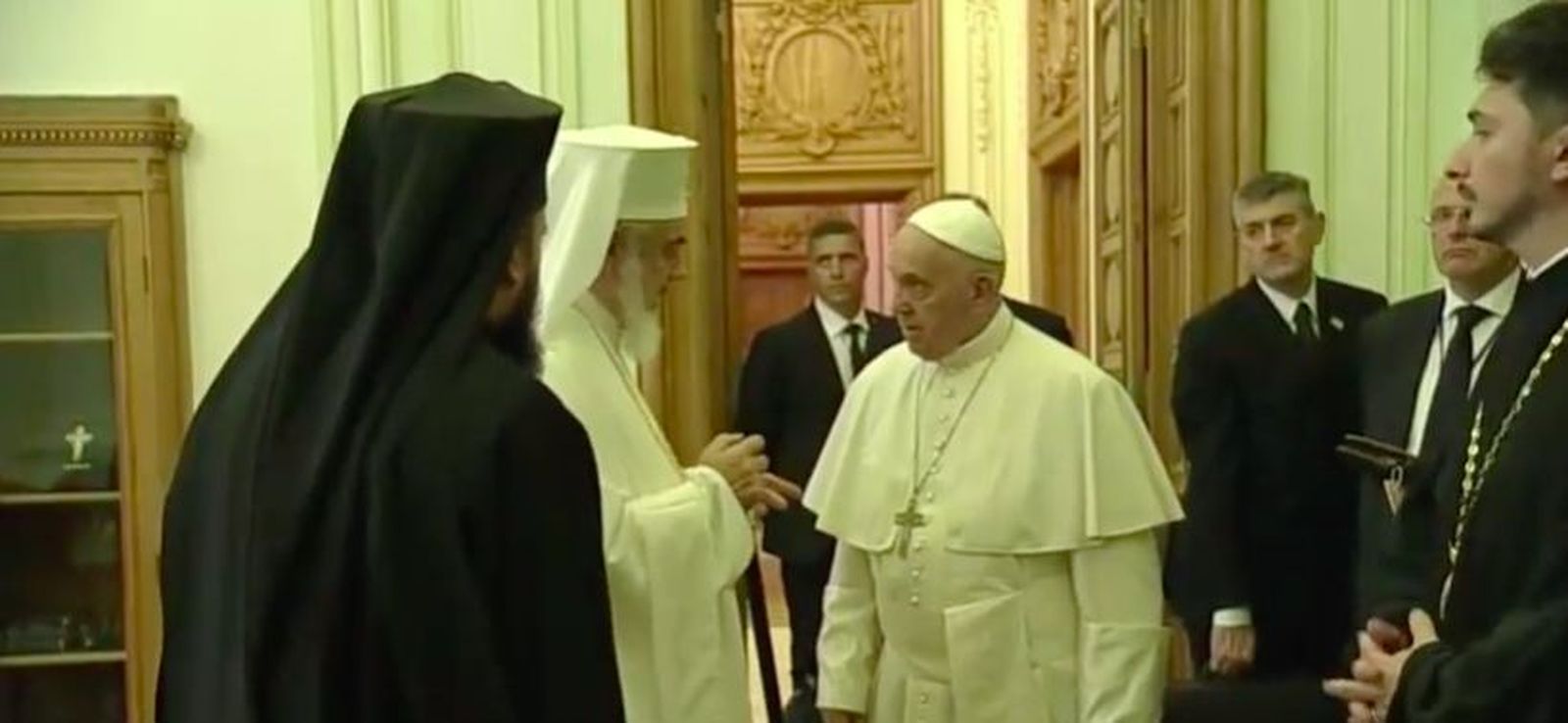 Daniel enseña a Francisco el Palacio