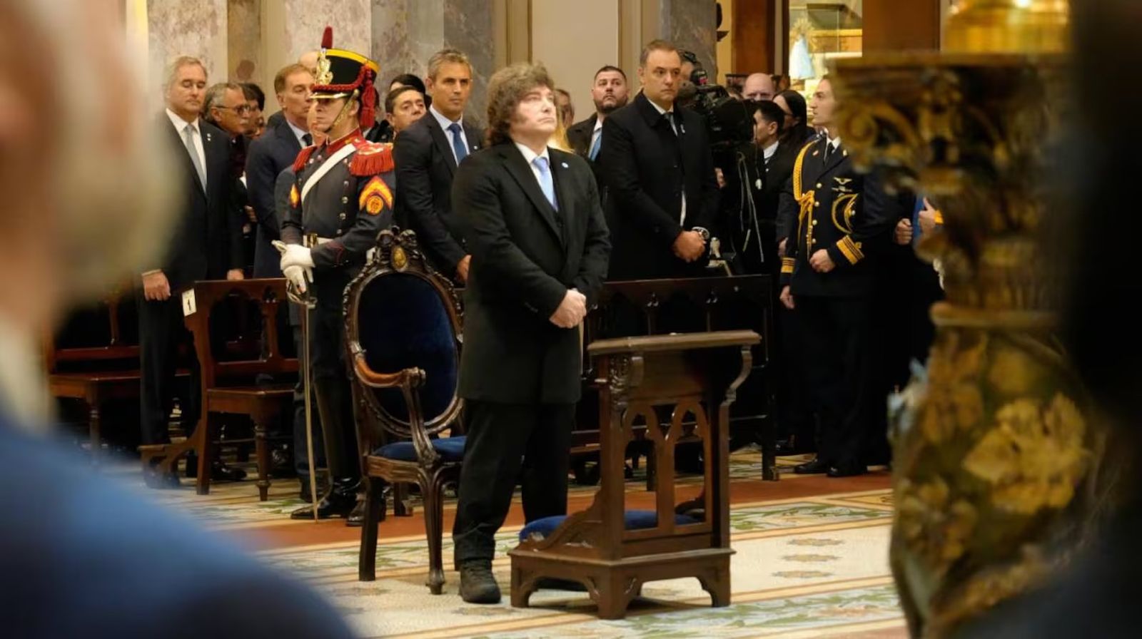 Javier Milei en el tedeum en la catedral metropolitana junto a su gabinete, y sin la vice Victoria Villarruel