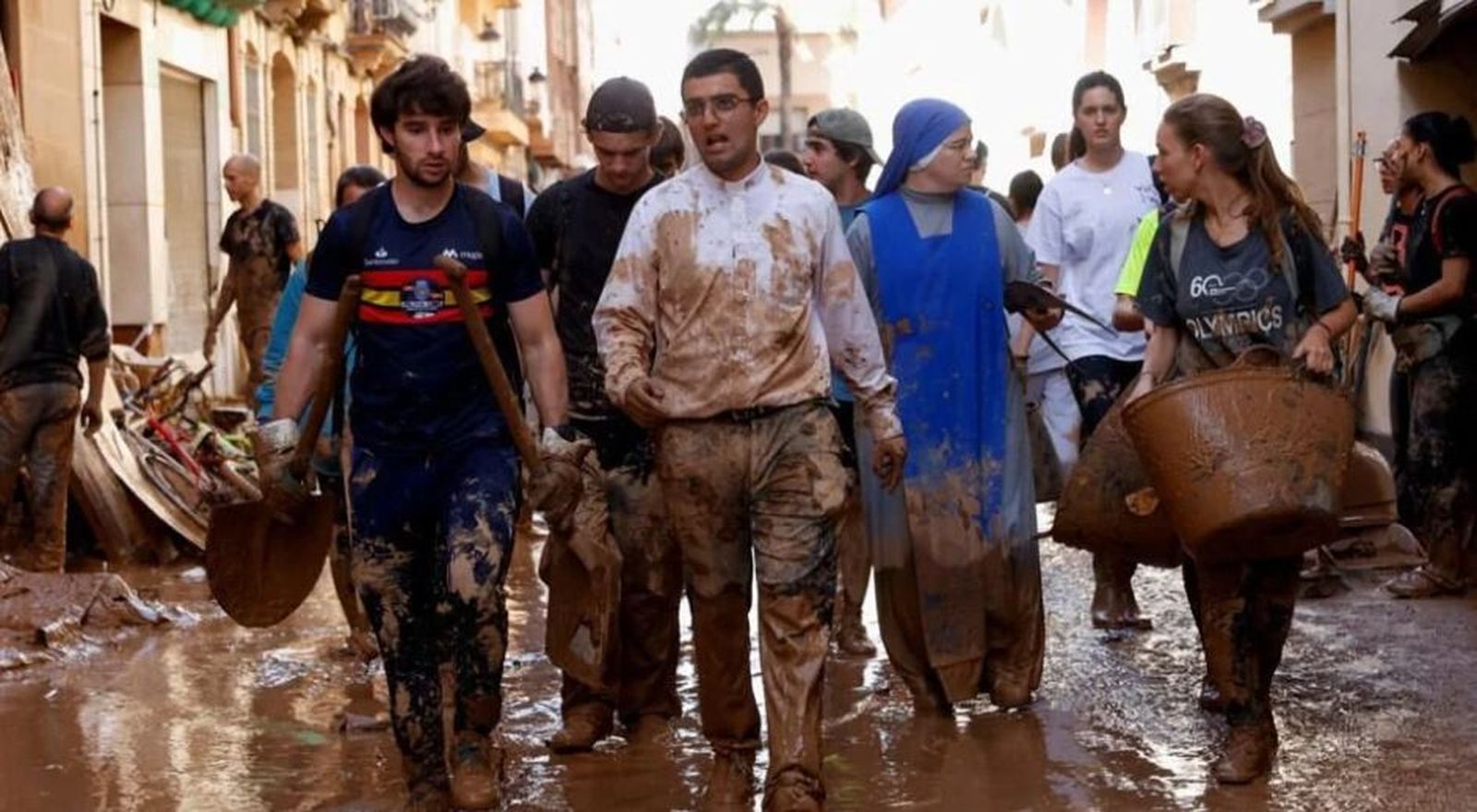 Federico Ferrando, sacerdote valenciano de 27 años, y la hermana Fons