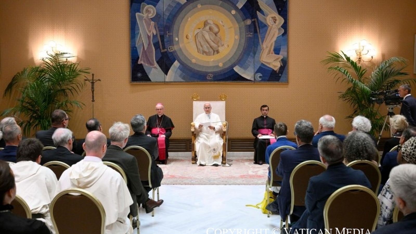 El Papa, con los escritores