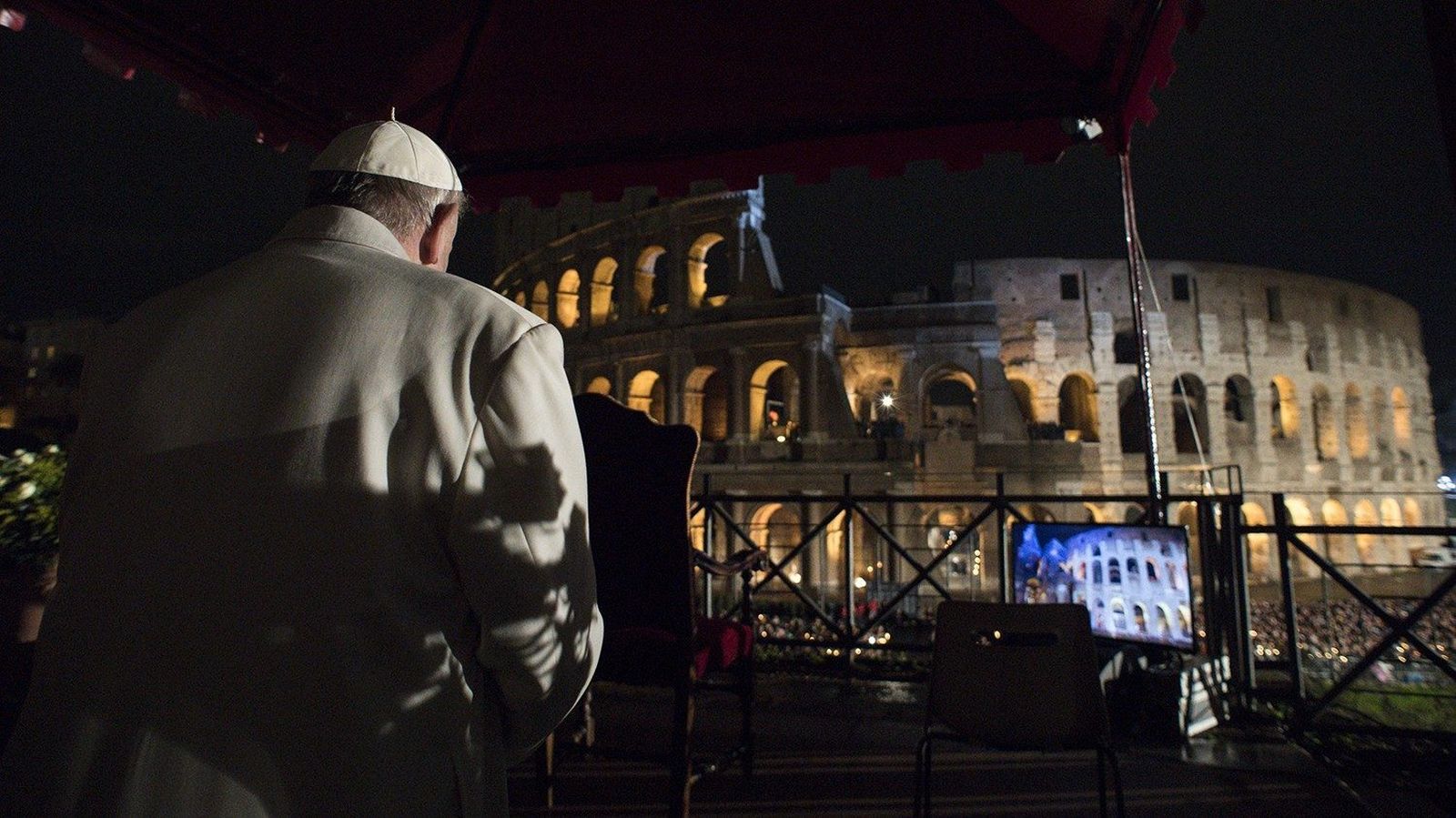 Vía Crucis en el Coliseo
