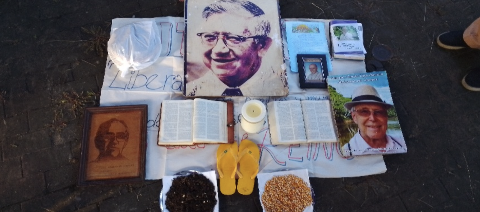 Monseñor Leonidas Proaño (+ 1988) con monseñor Gonzalo López (+ 2016) de Sucumbíos.