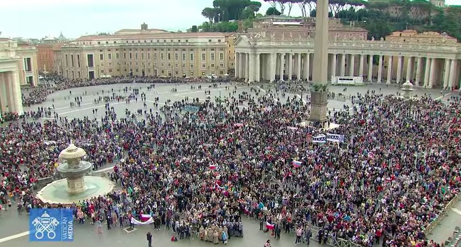 Miles de fieles en San Pedro