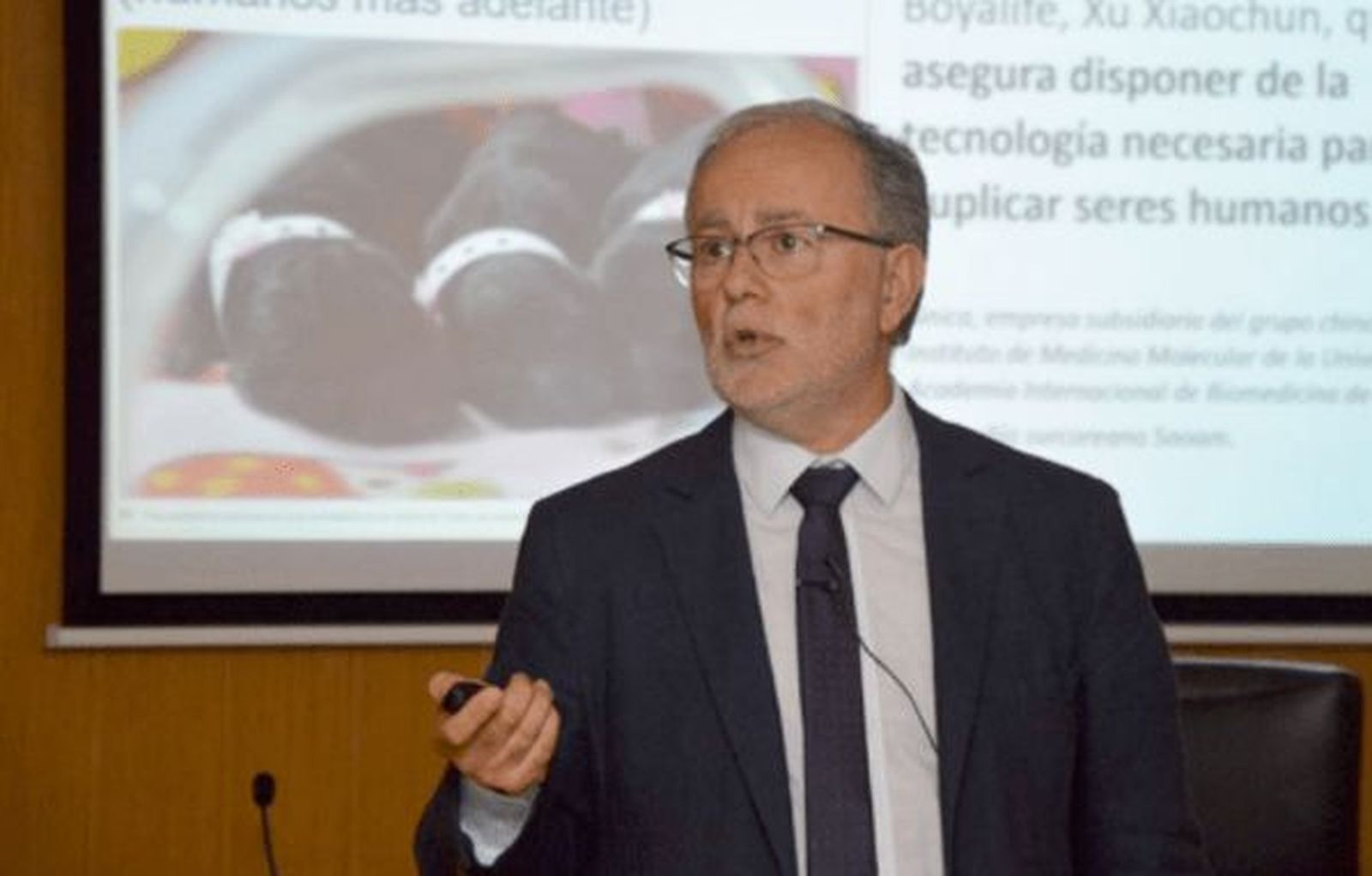 "Los motivos para aceptar las vacunas son numerosos e incontestables", afirma Julio Tudela