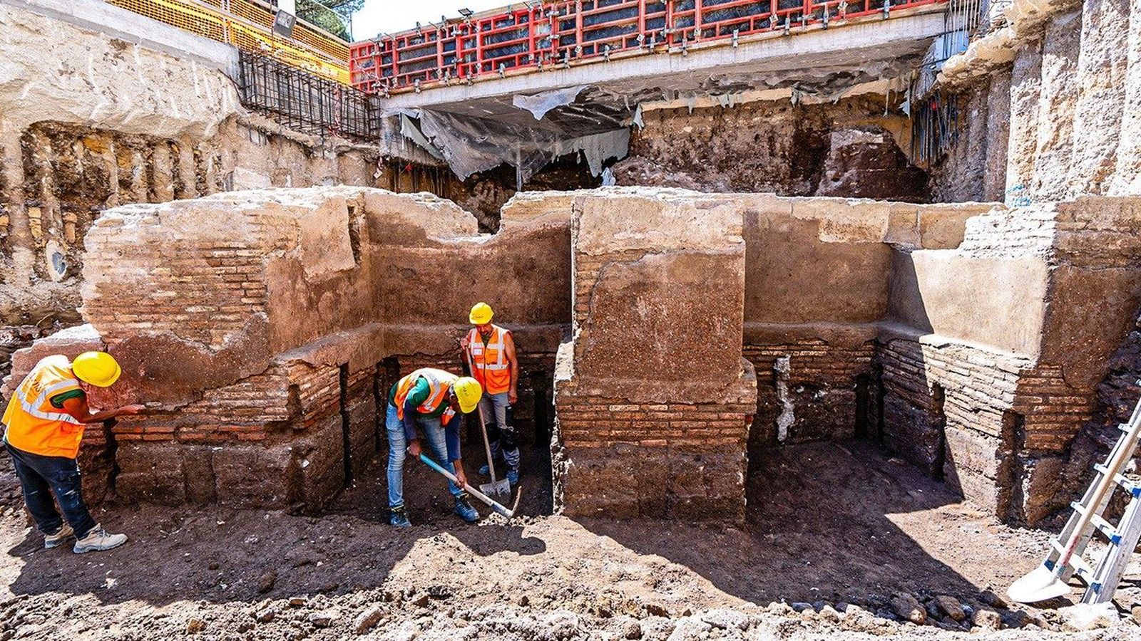 Restos de los basamentos del pórtico de Calígula  (Fabio Caricchia - Fabio Caricchia - Sala stampa Ministero)