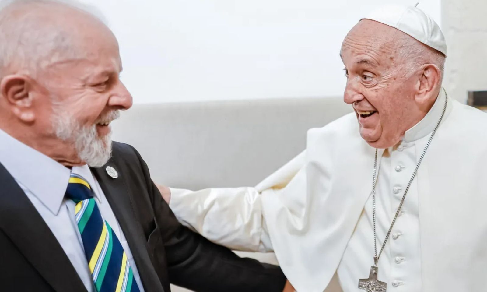 Francisco y el presidente Brasil en el G7