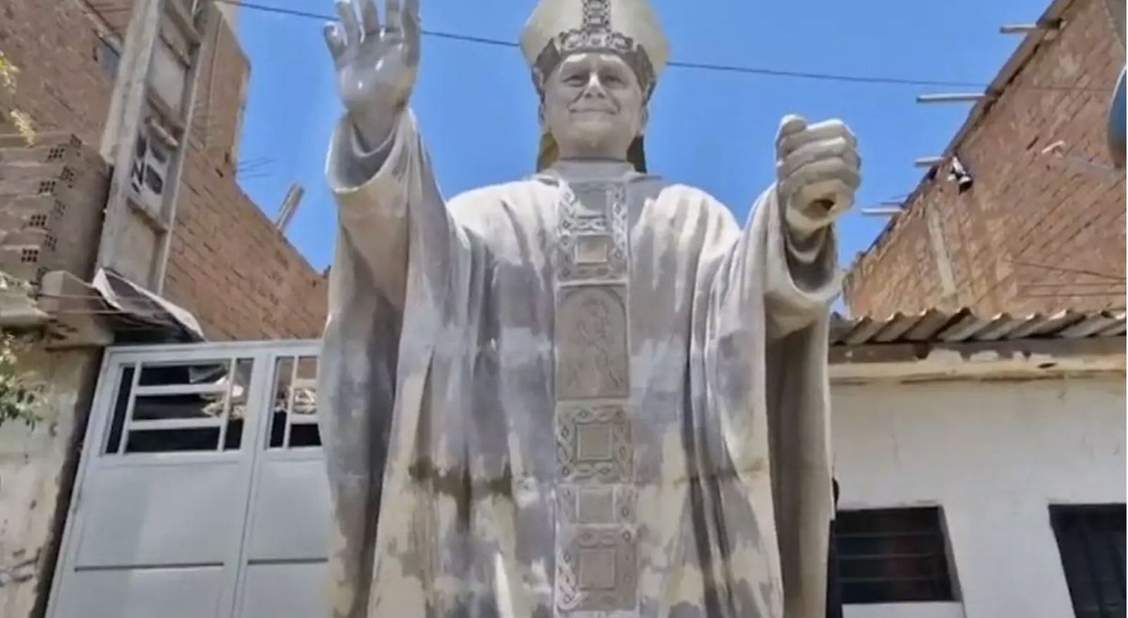 Estatua del Papa en Chiclayo