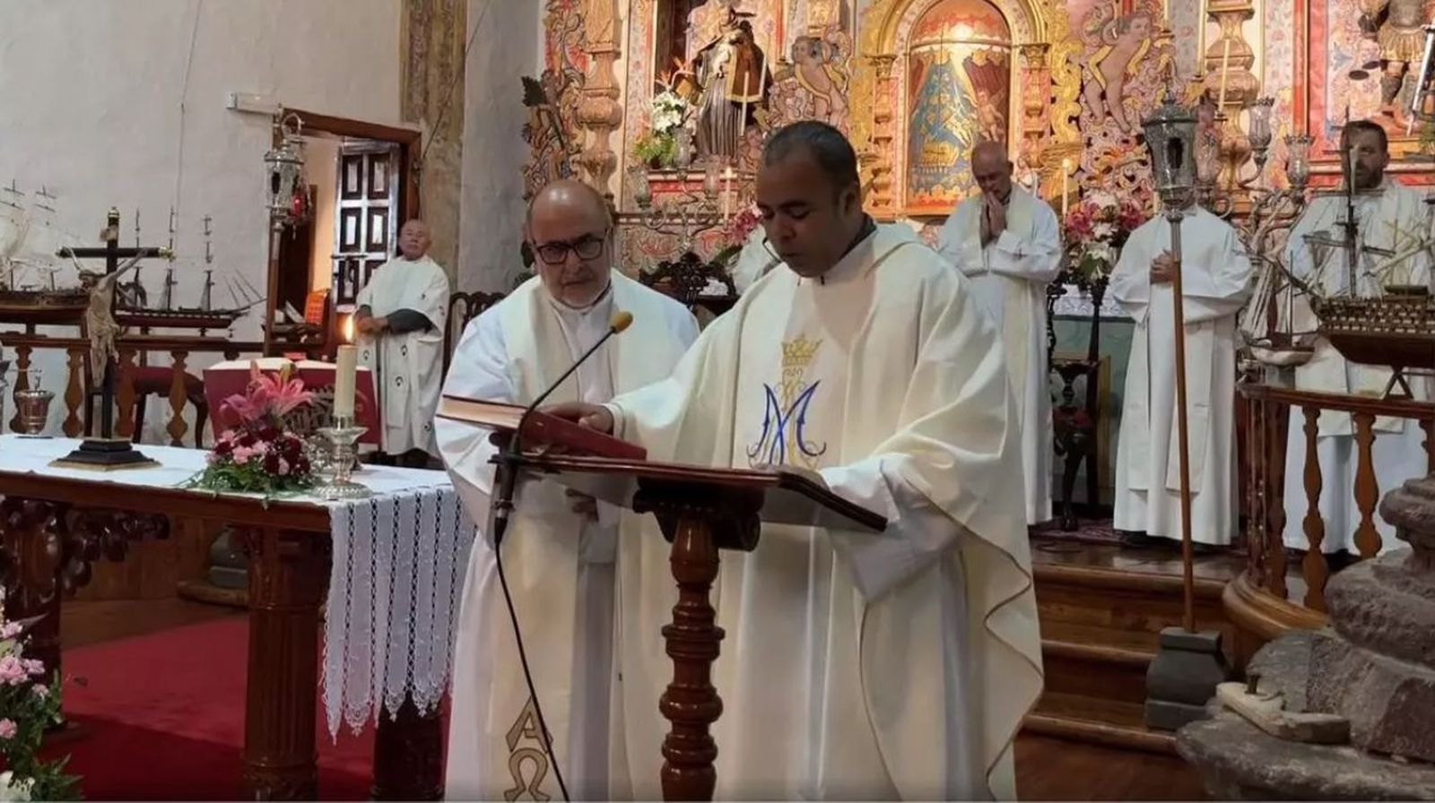 El cura, Héctor Lunar