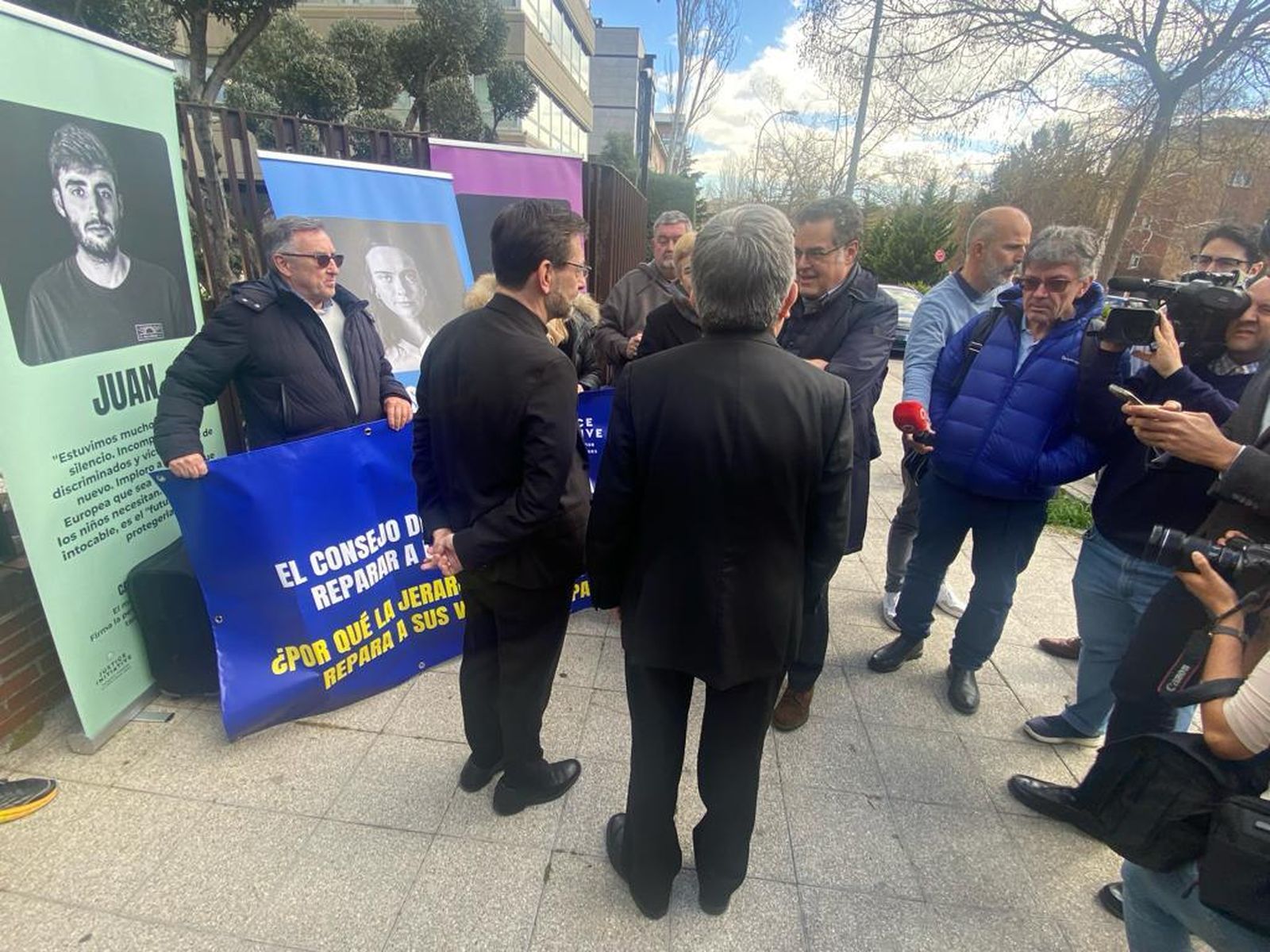 Cobo y Argüello, con las víctimas