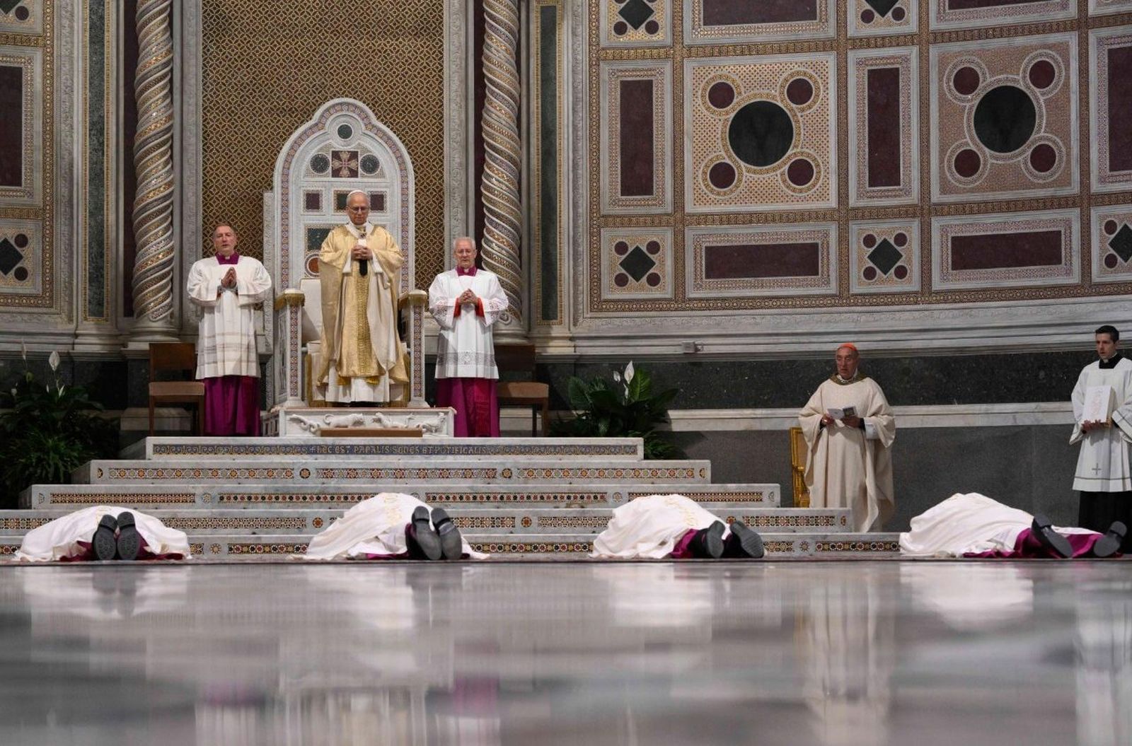 El Papa, con los cuatro nuevos auxiliares de Roma
