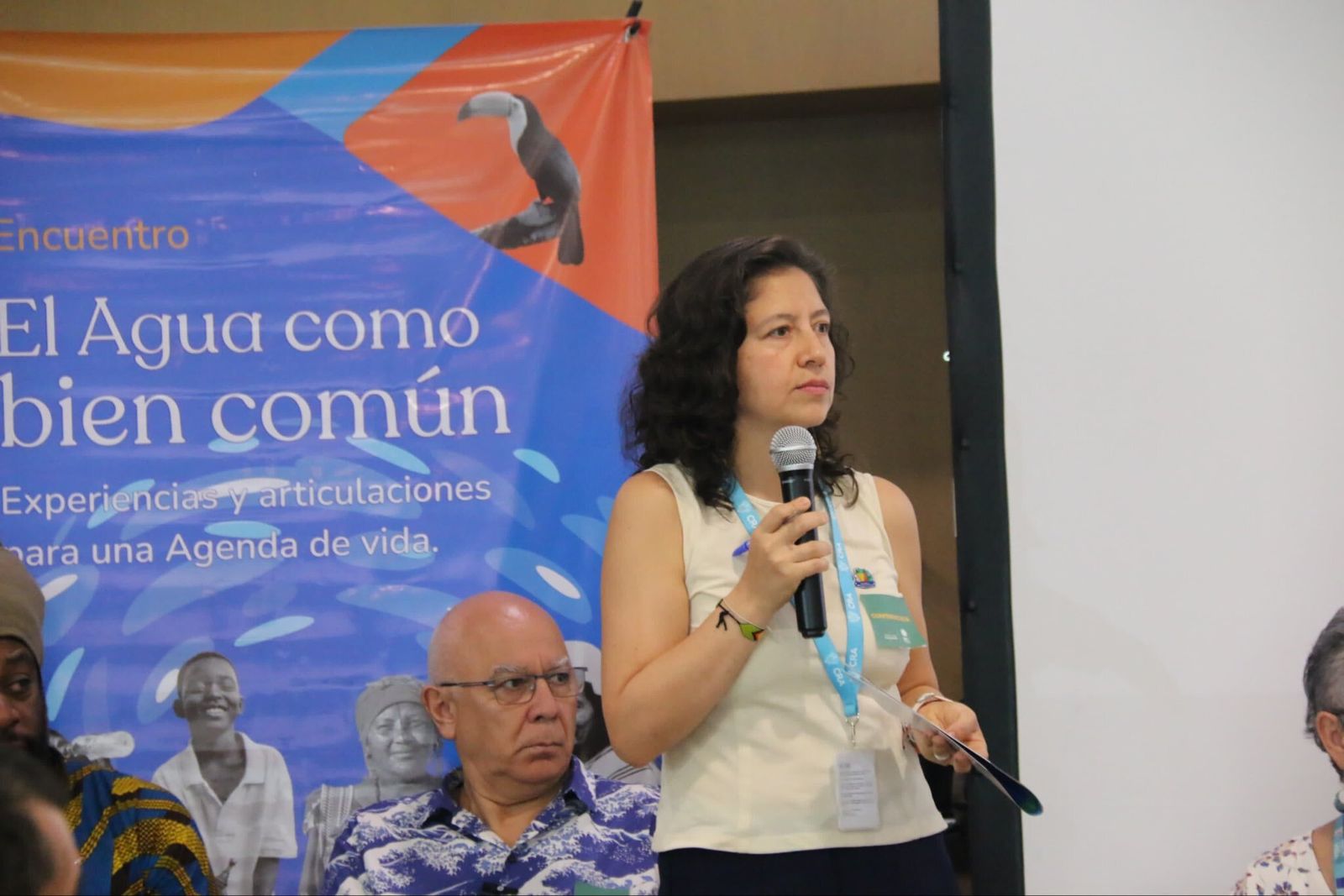 Ruth en la presentación El Agua como bien común