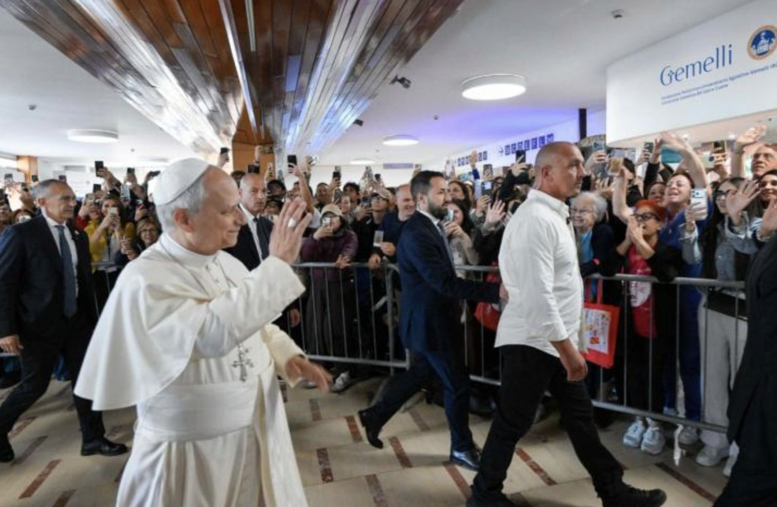 El Papa ingresó en el Gemelli