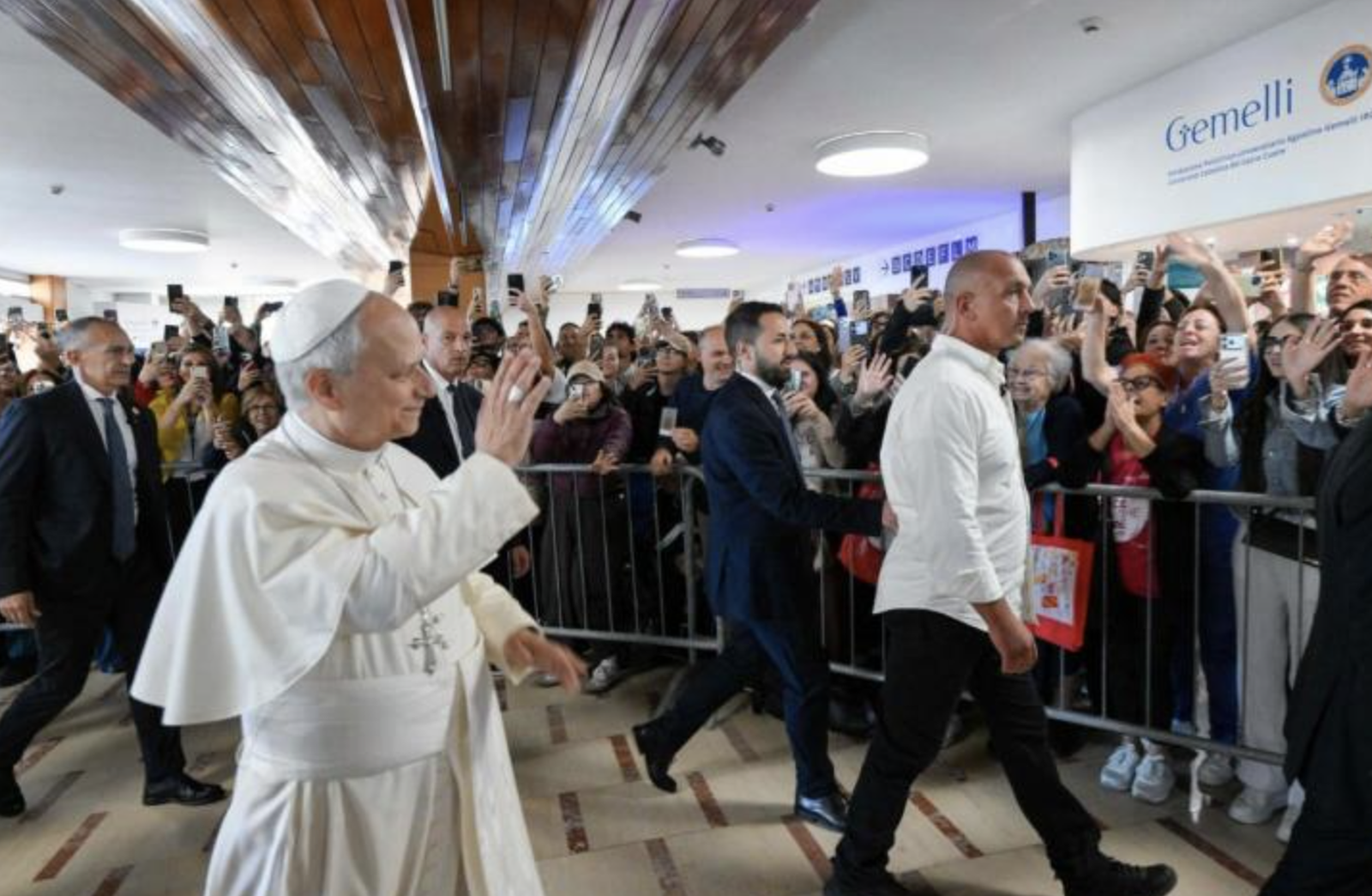 El Papa ingresó en el Gemelli