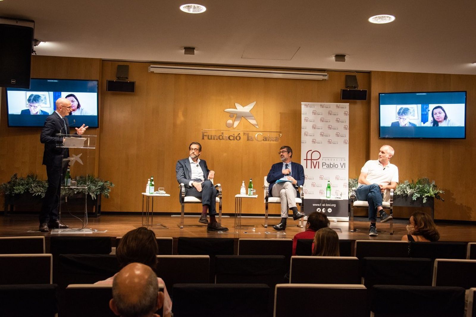 Palau Macaya. Debate patentes de las vacunas de COVID