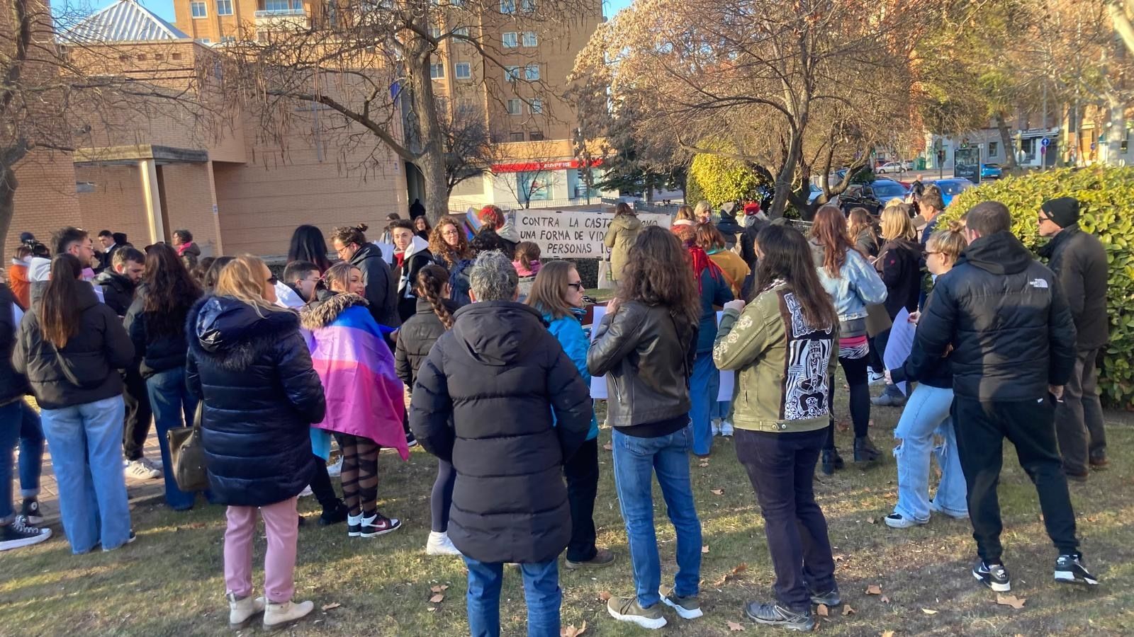 Concentración en Cuenca contra las terapias de conversión