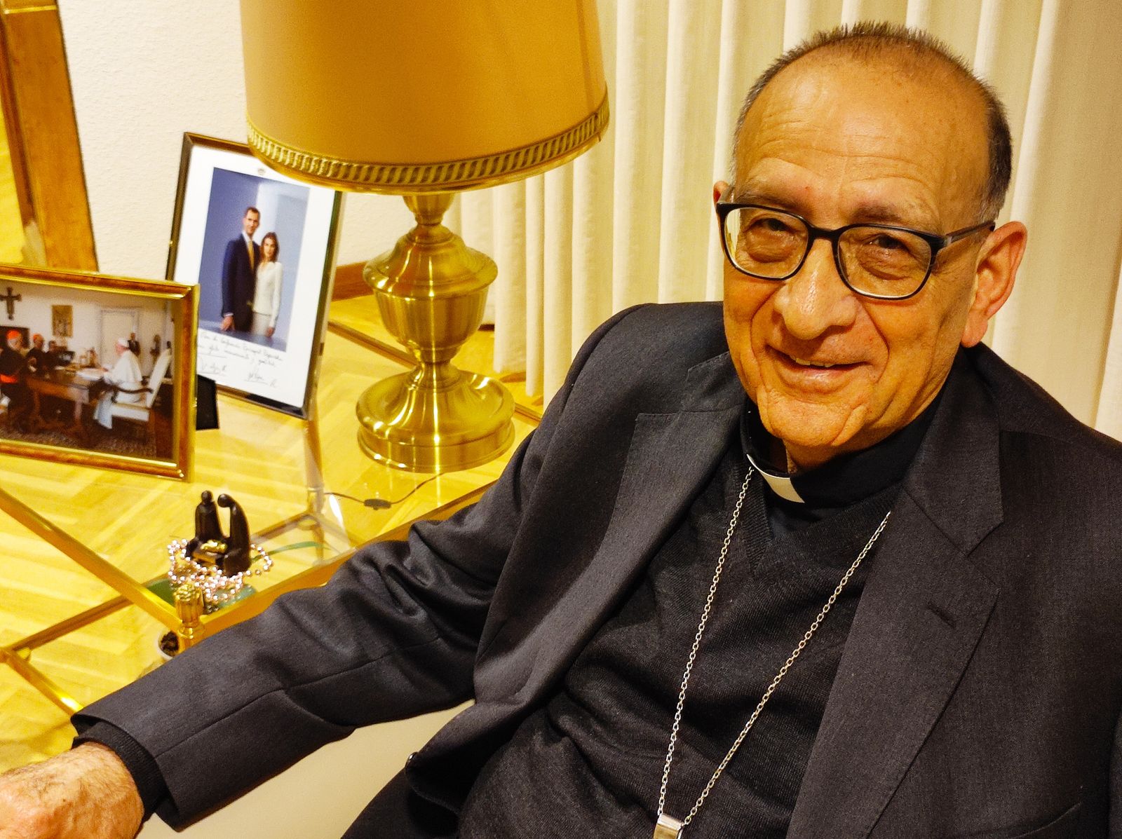 Omella, en su despacho en la sede de la CEE