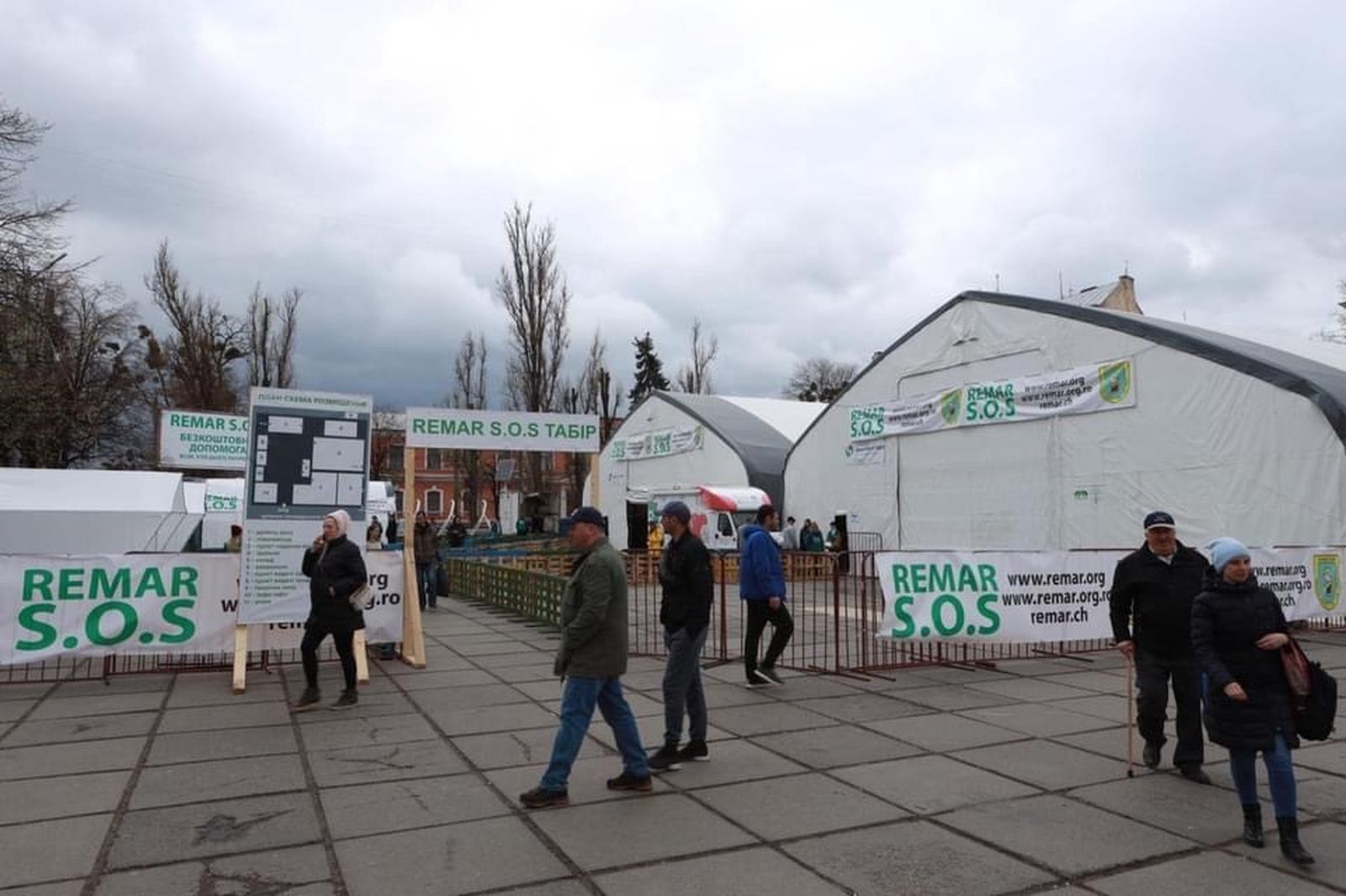 Fundacioìn Mensajeros de la Paz en el paso fronterizo de Siret